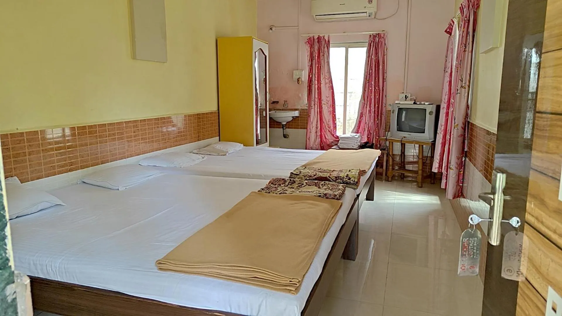 Bedroom, Bed in Jogalekar Cottage Alibaug