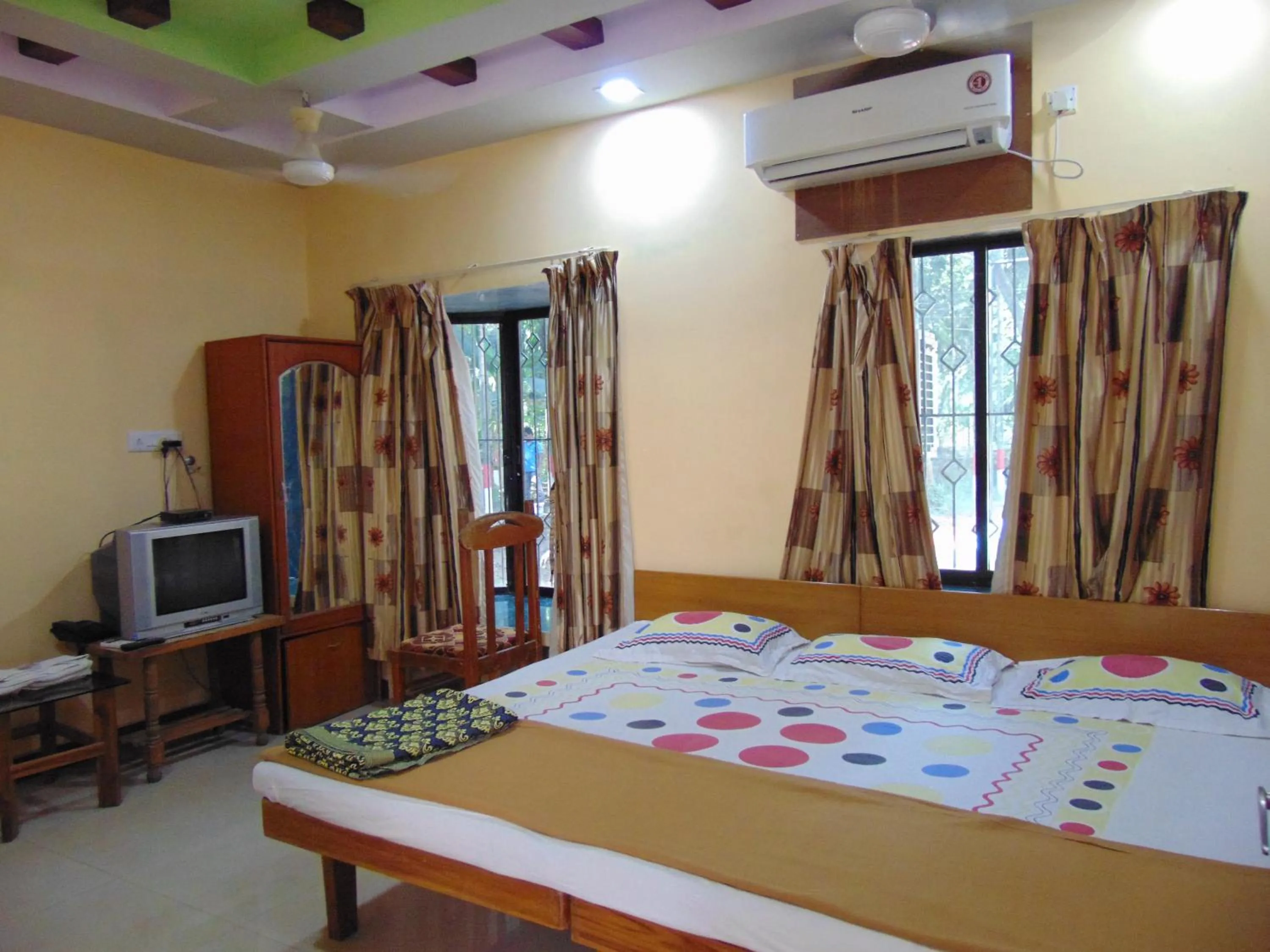 Family, Bed in Jogalekar Cottage Alibaug