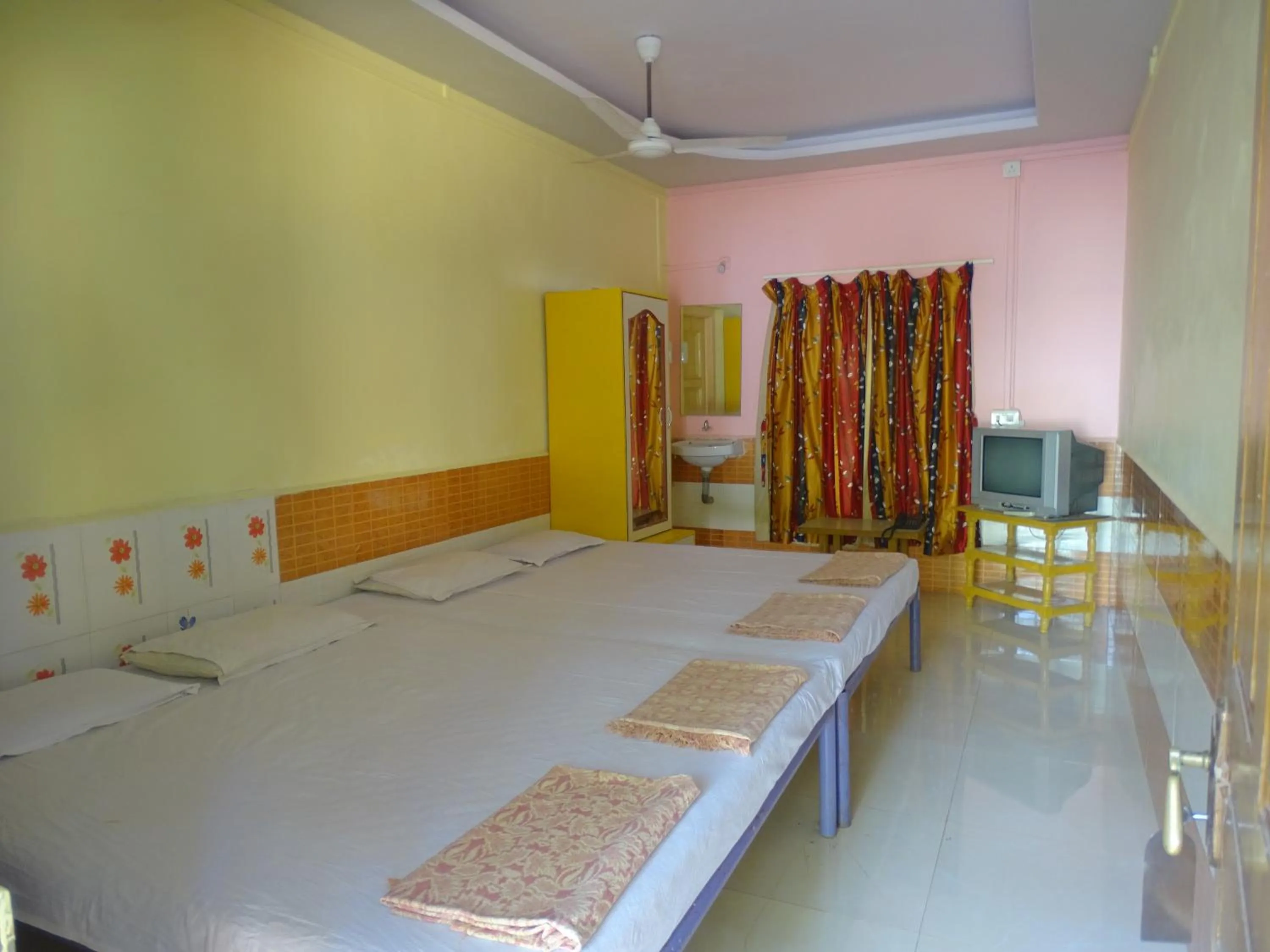 Bed in Jogalekar Cottage Alibaug