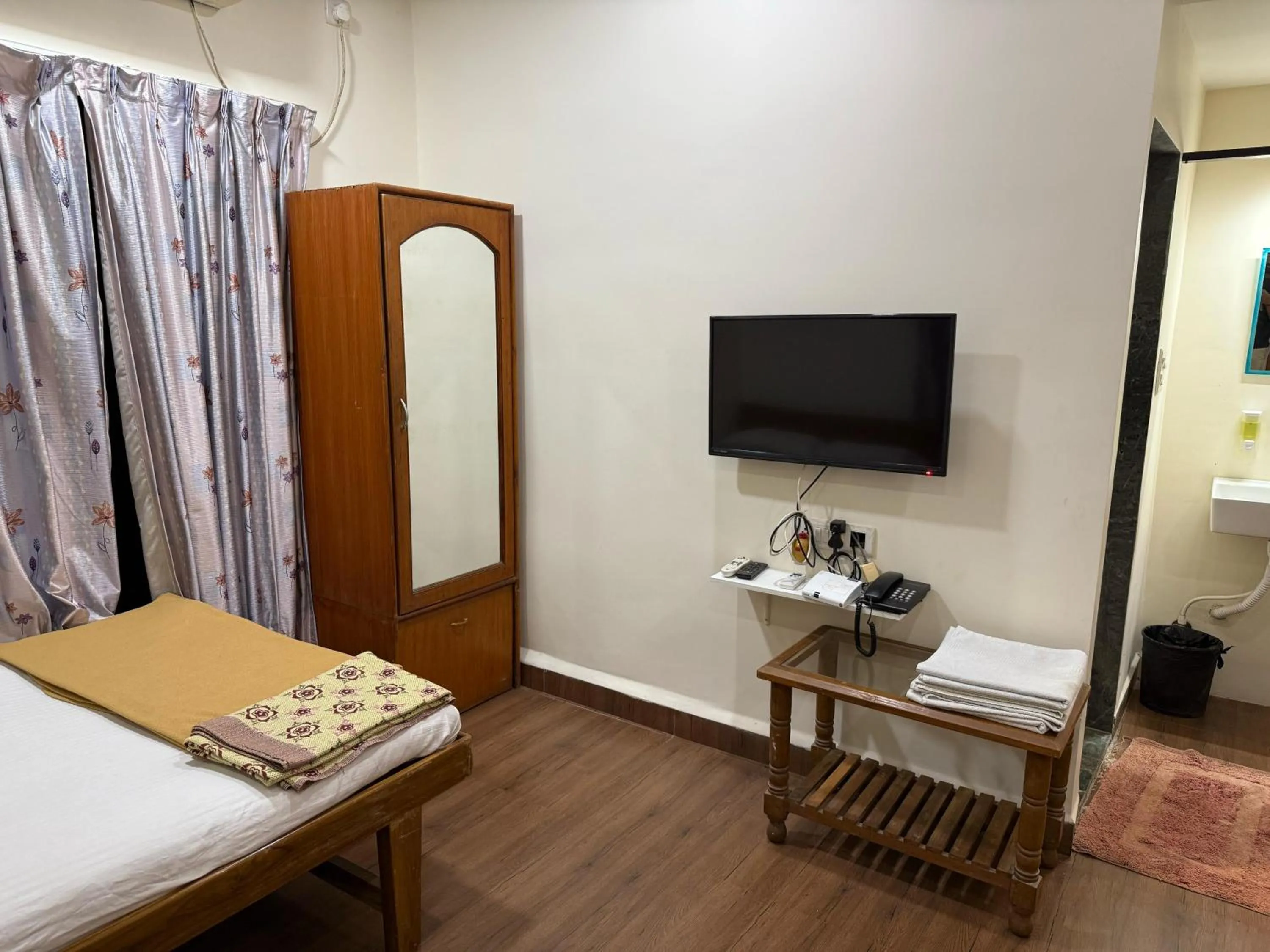 Bedroom, Bed in Jogalekar Cottage Alibaug