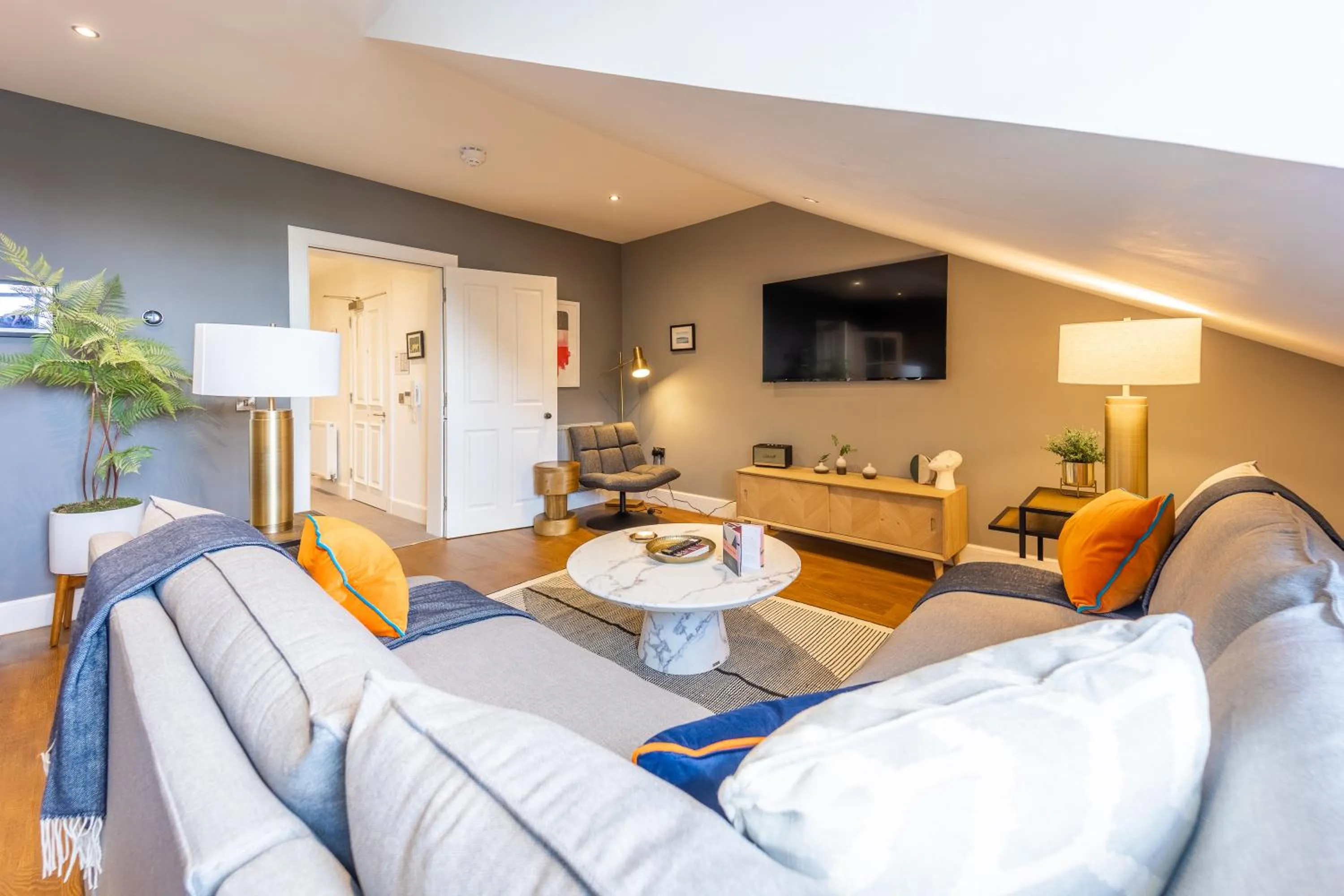 Living room in No1 Apartments Edinburgh - George IV Bridge