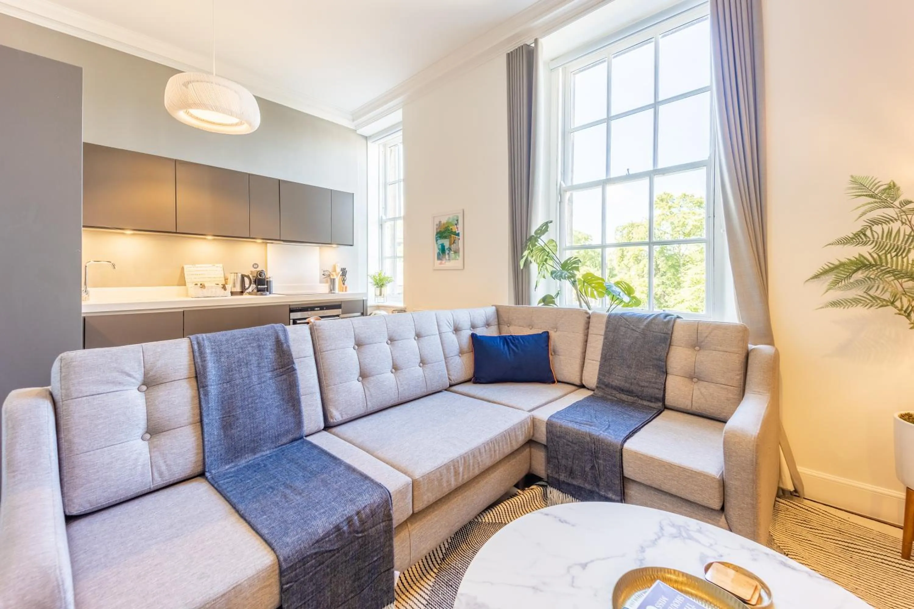 Living room in No1 Apartments Edinburgh - George IV Bridge