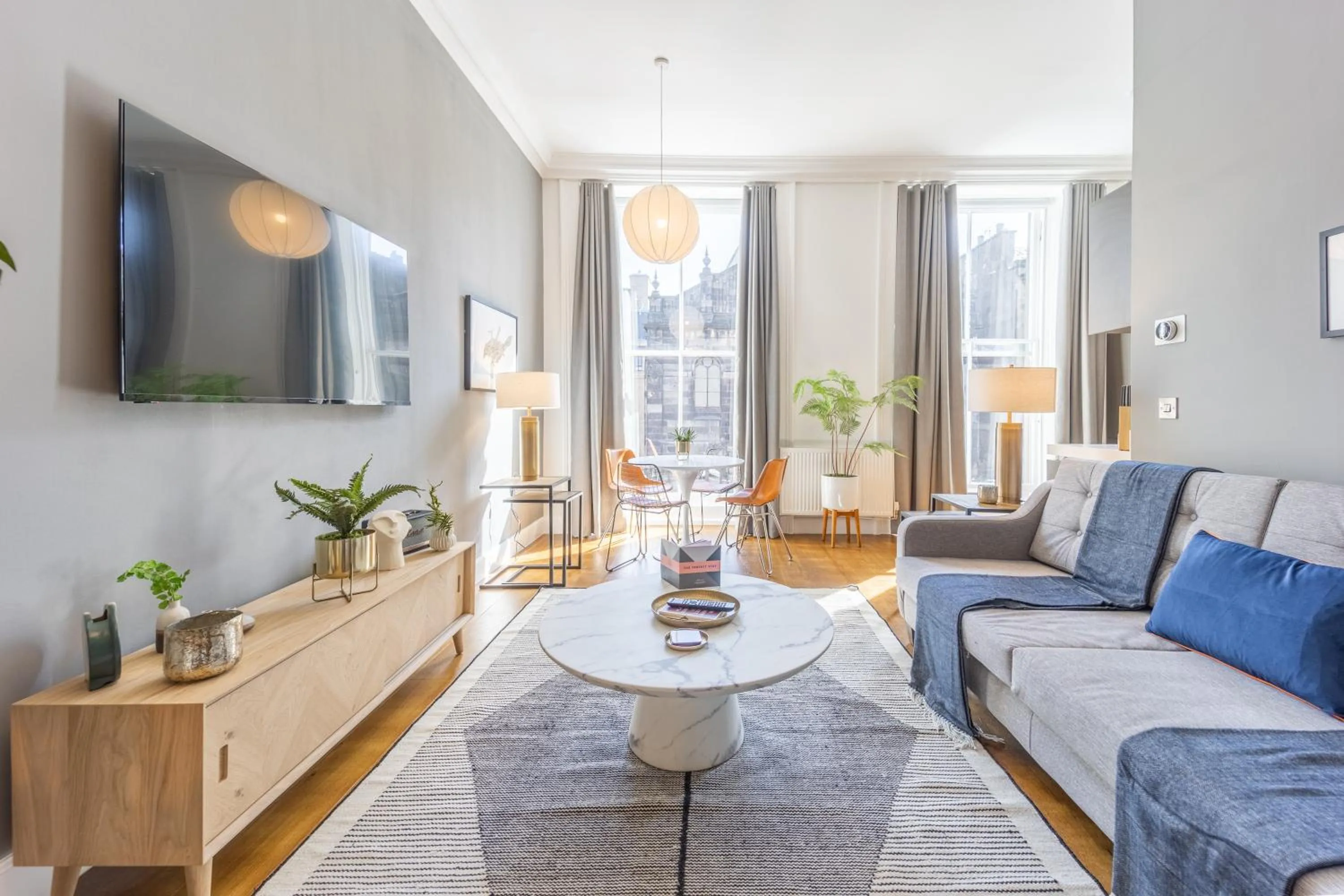 Living room in No1 Apartments Edinburgh - George IV Bridge