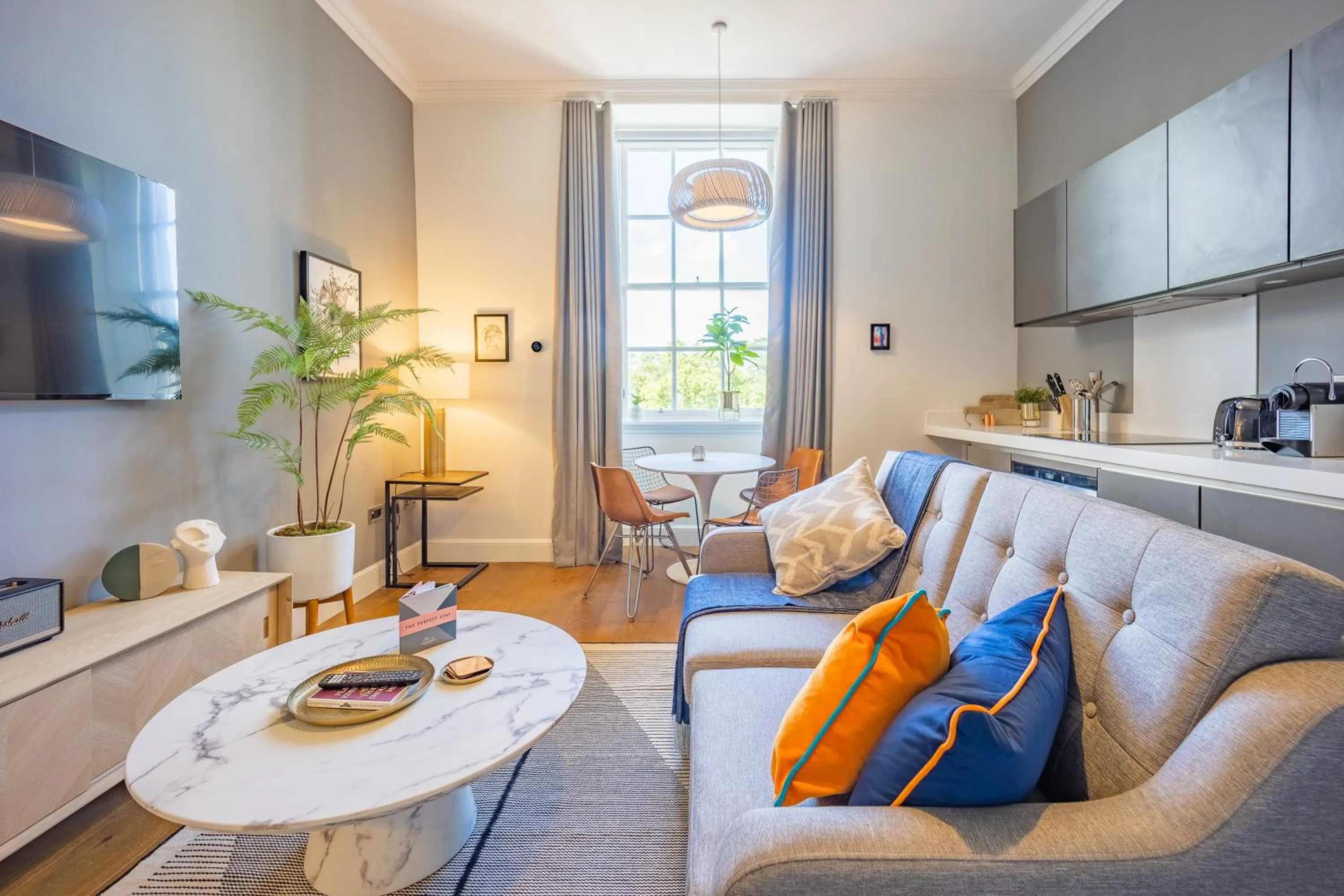 Living room in No1 Apartments Edinburgh - George IV Bridge