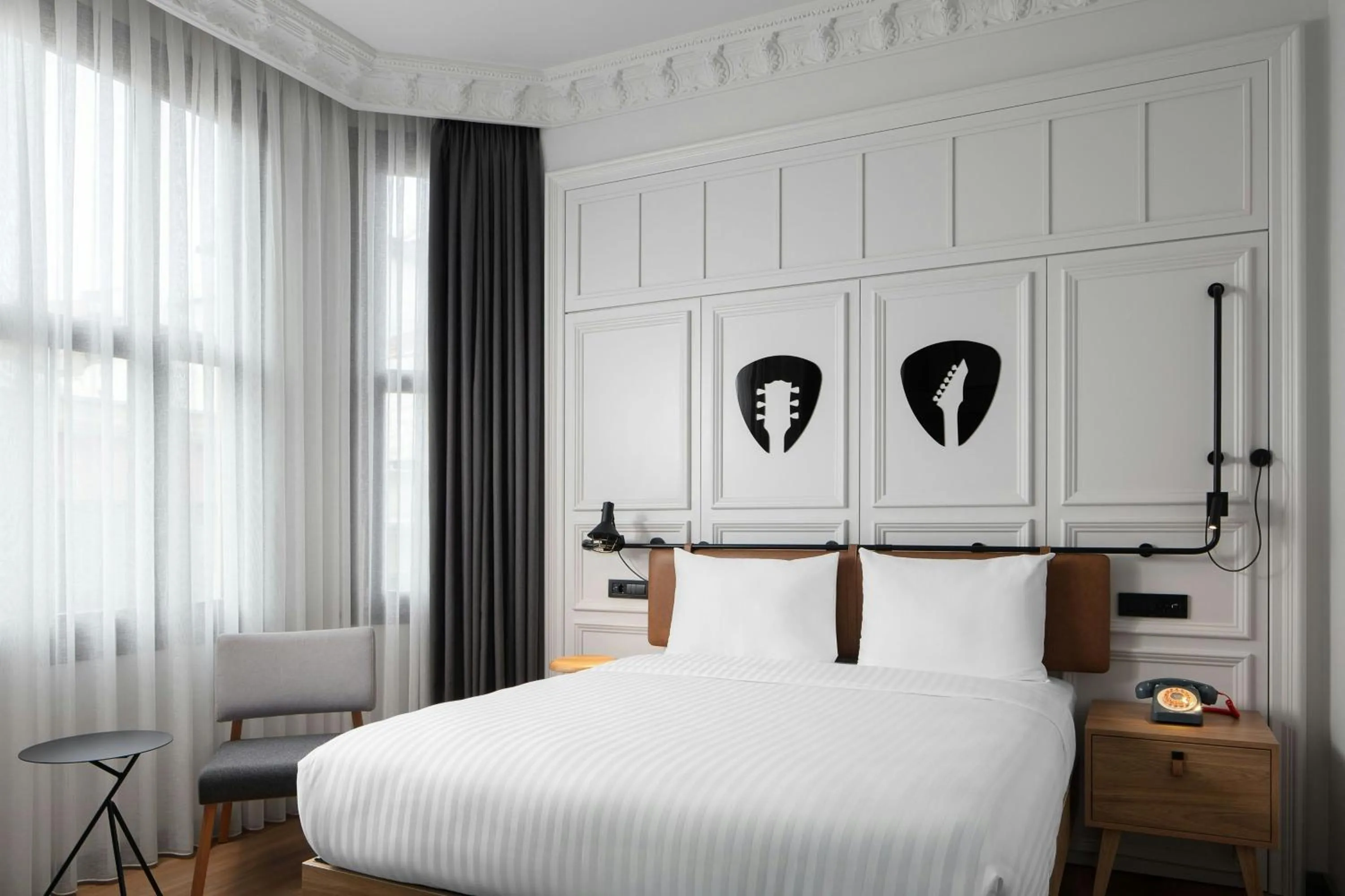 Photo of the whole room, Bed in Moxy Istanbul Taksim by Marriott Bonvoy