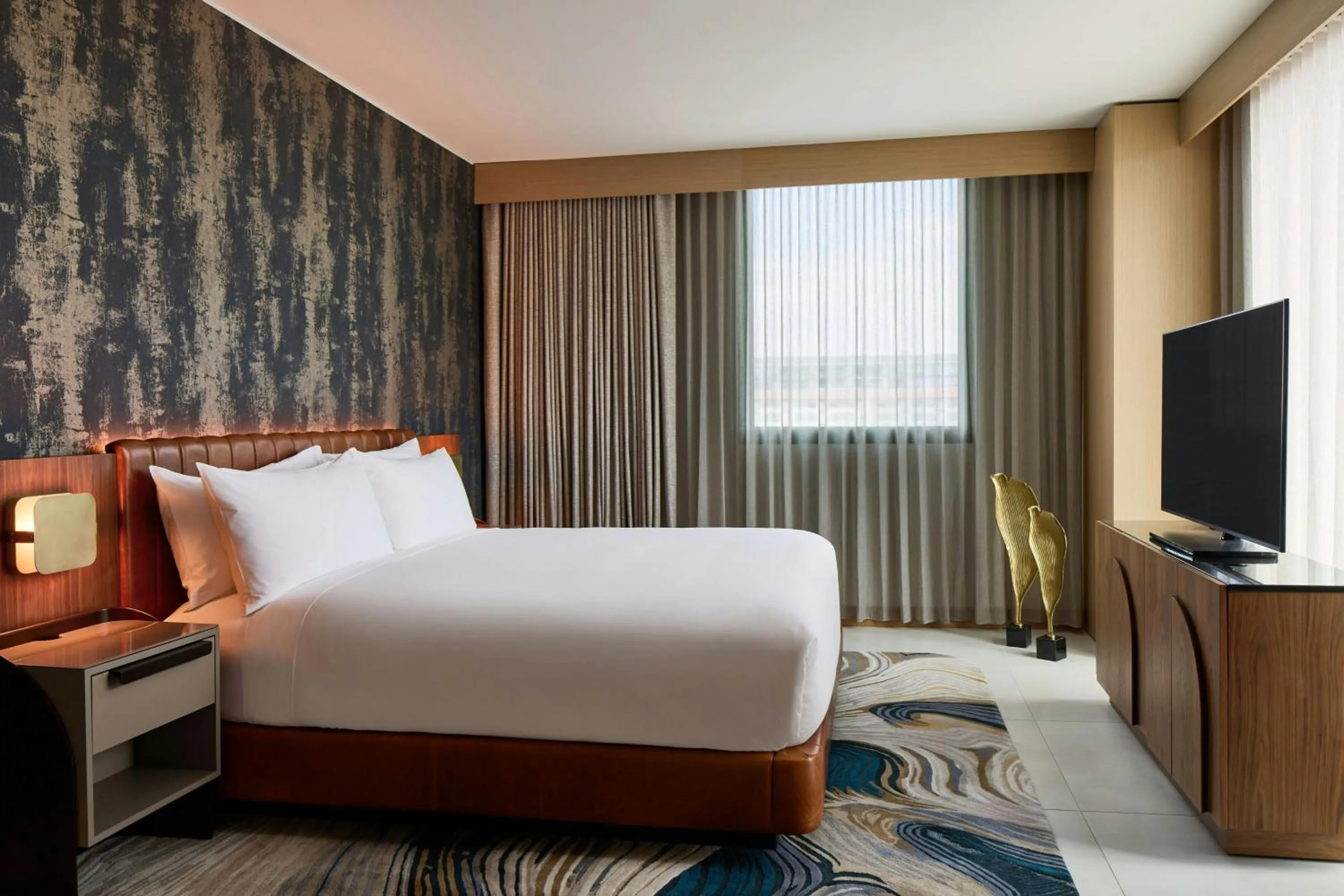 Photo of the whole room, Bed in The REMI, Scottsdale, Autograph Collection