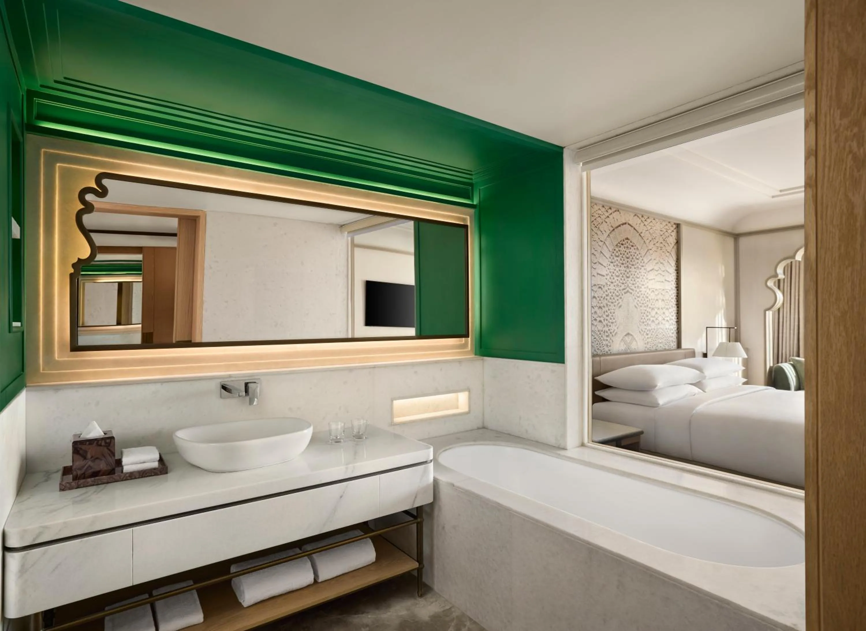 Premier Twin Room with Mountain View: Enjoy INR 1500 hotel credits per stay - single occupancy in Udaipur Marriott Hotel