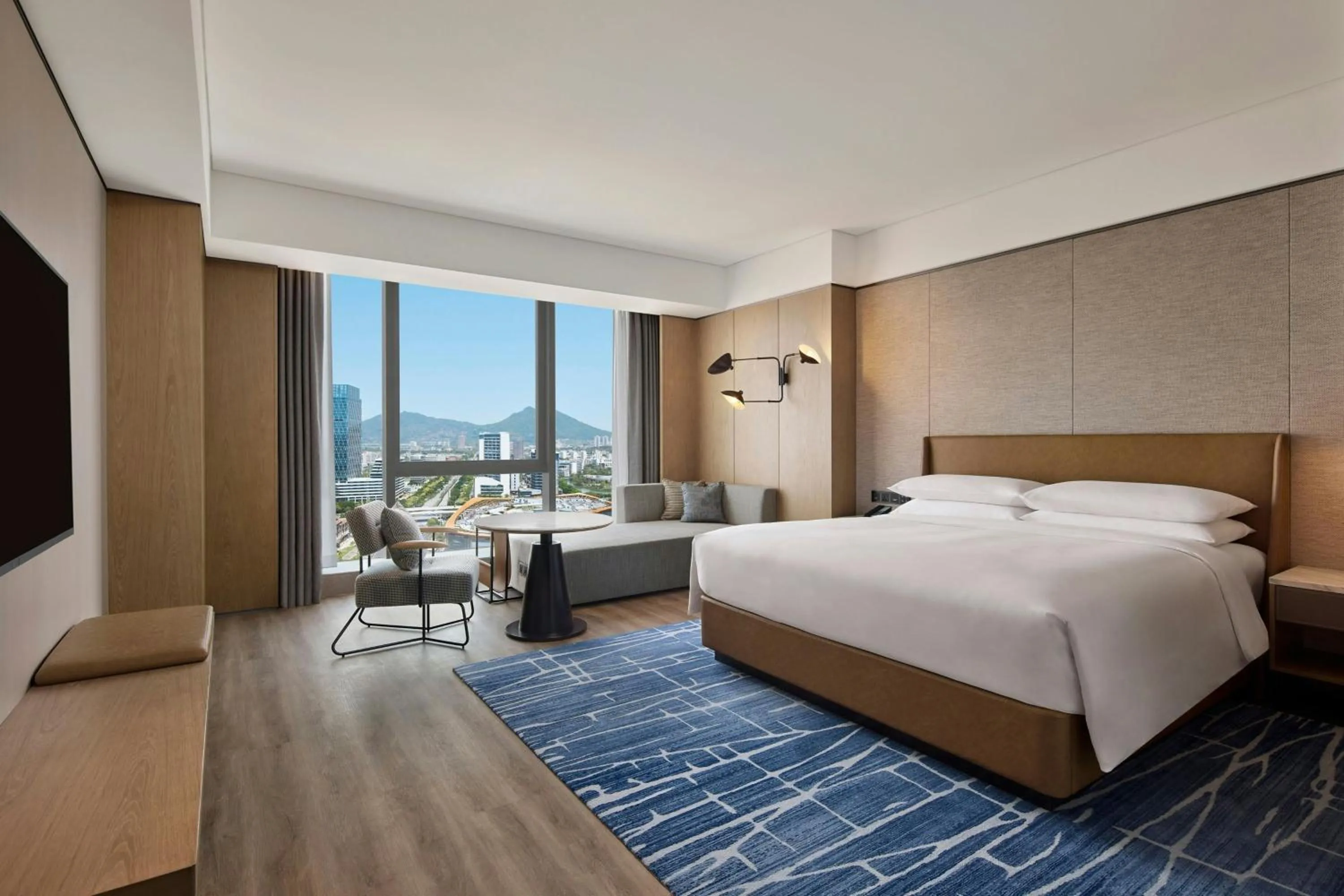 Photo of the whole room, Bed in Sheraton Grand Xiamen Jimei