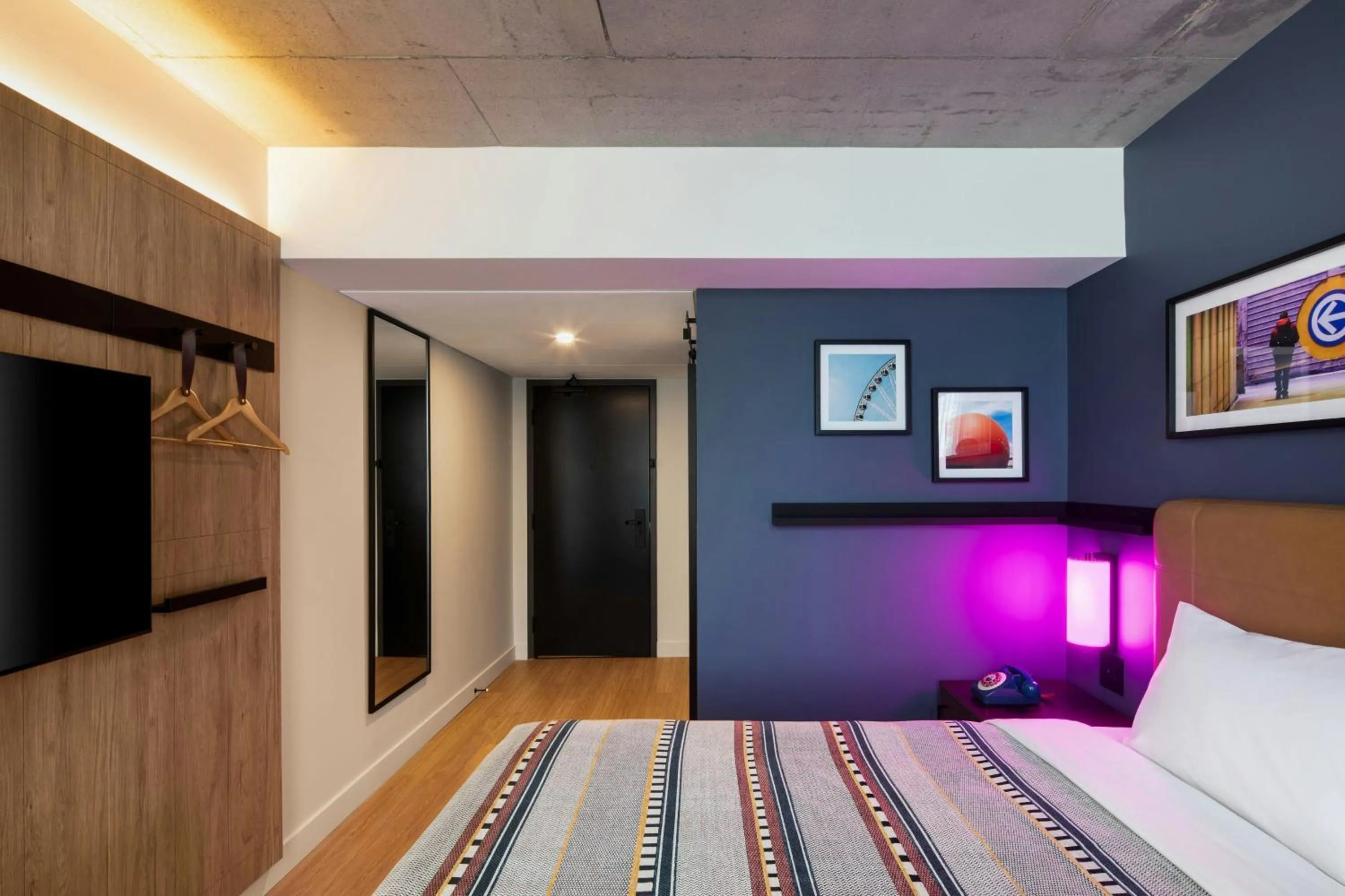 Photo of the whole room, Bed in Moxy Montreal Downtown