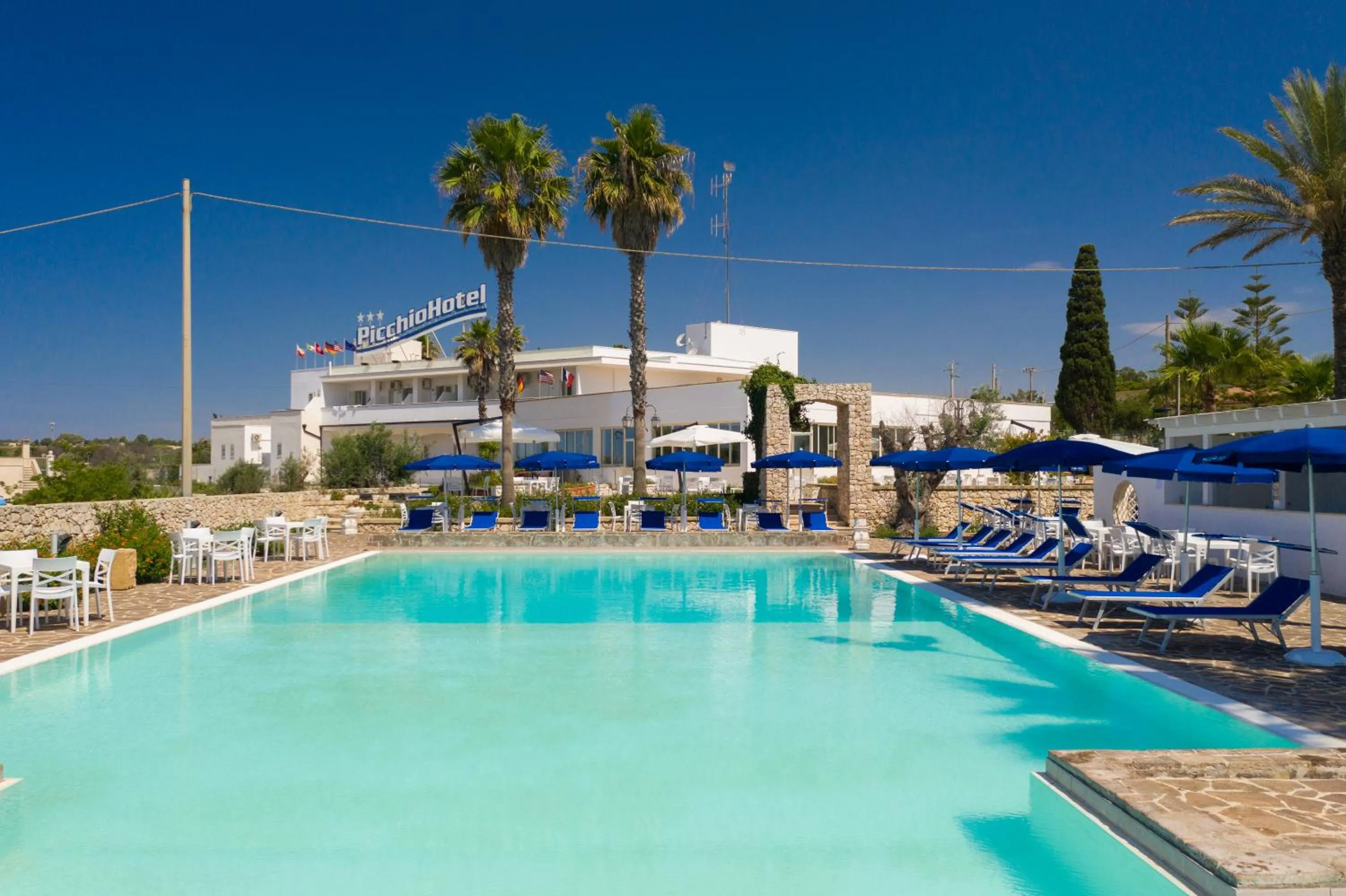 Property building in Picchio Hotel Pescoluse