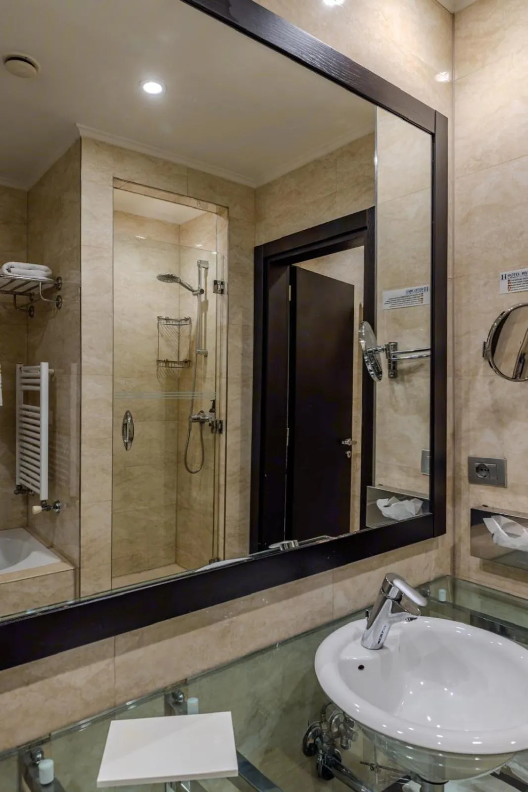 Standard Twin Room in Hotel Rivo Timisoara