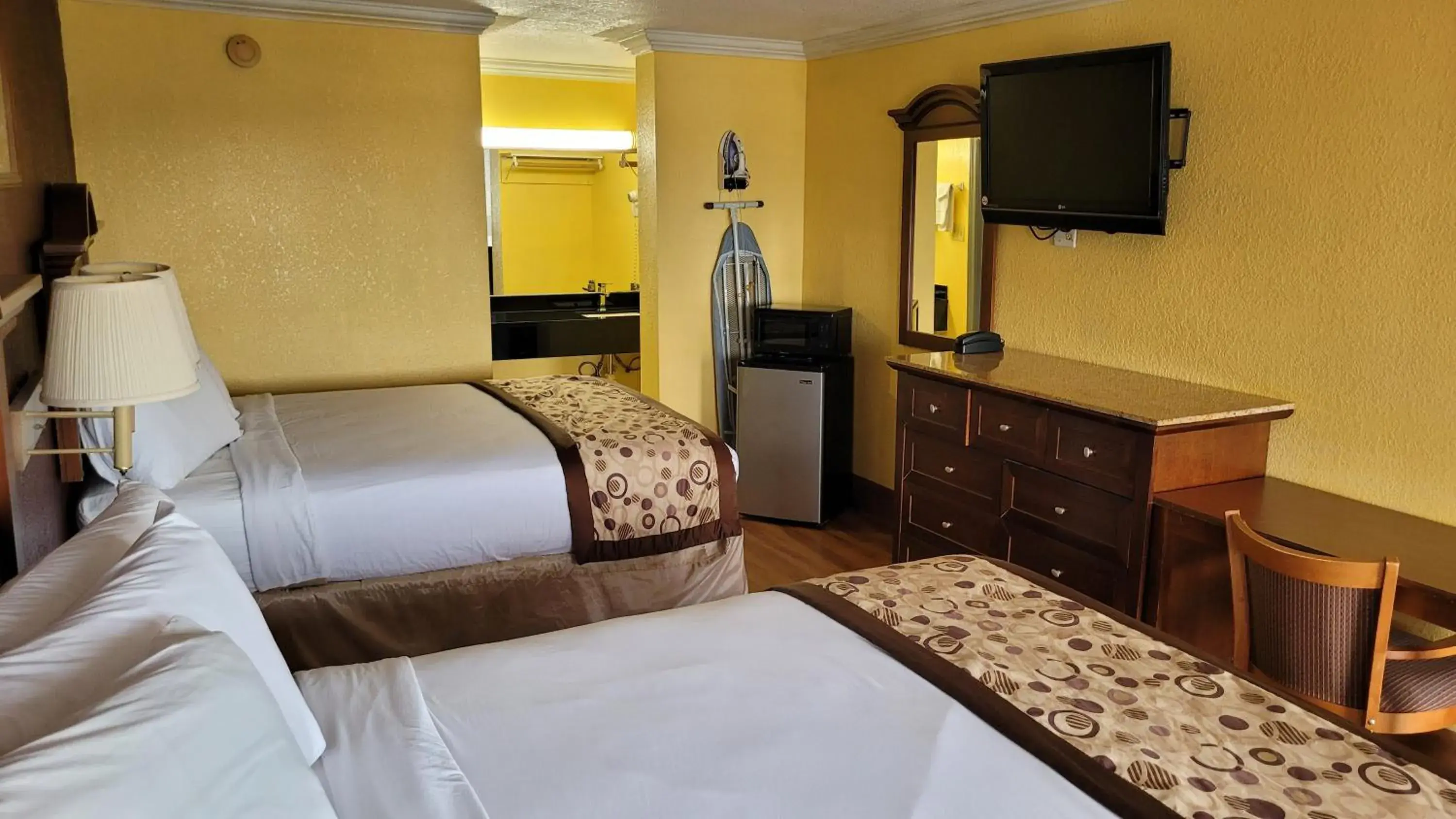 Bed in Americas Best Value Inn Frost Bank Center Bed in Americas Best Value Inn Frost Bank Center