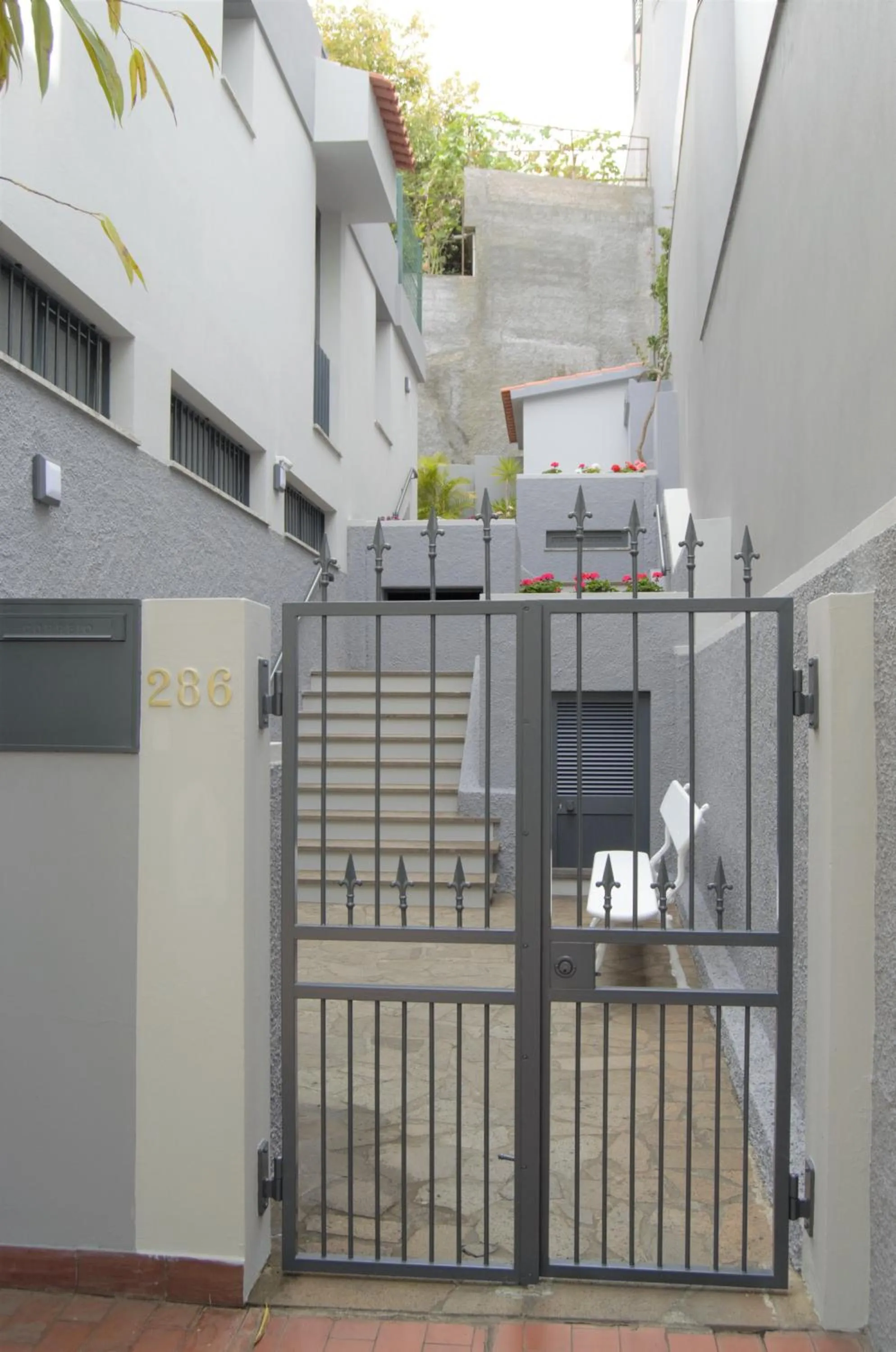 Facade/entrance in Apartamentos Turísticos Vitoria by Petit Hotels