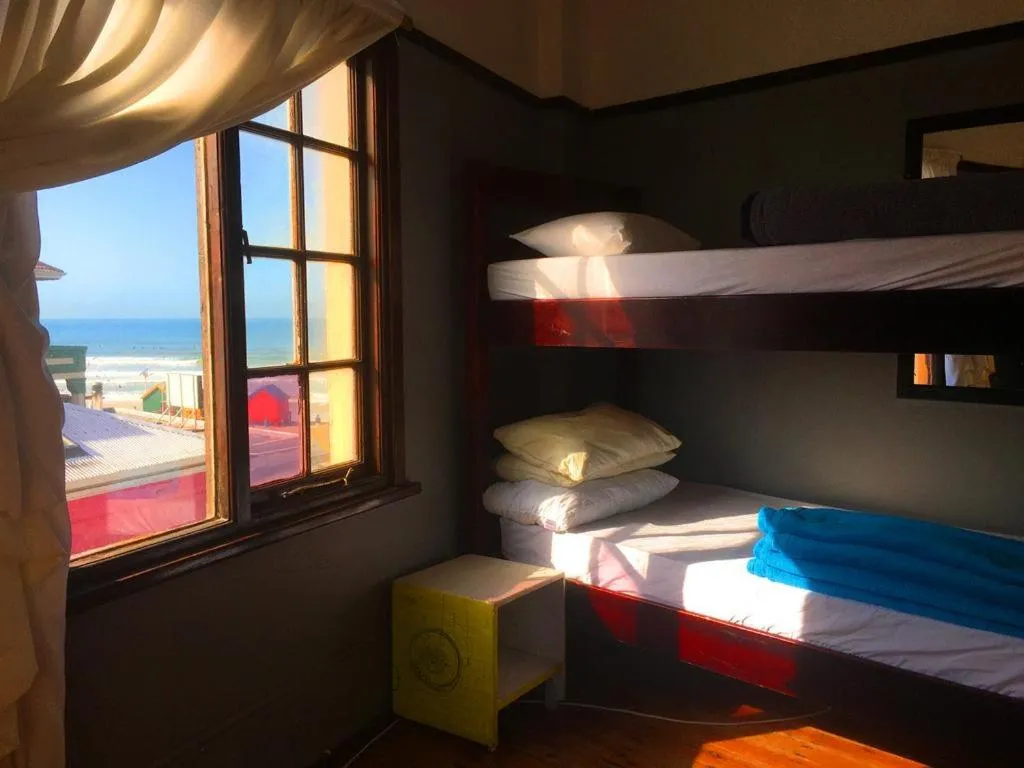 Photo of the whole room, Bed in African Soul Surfer