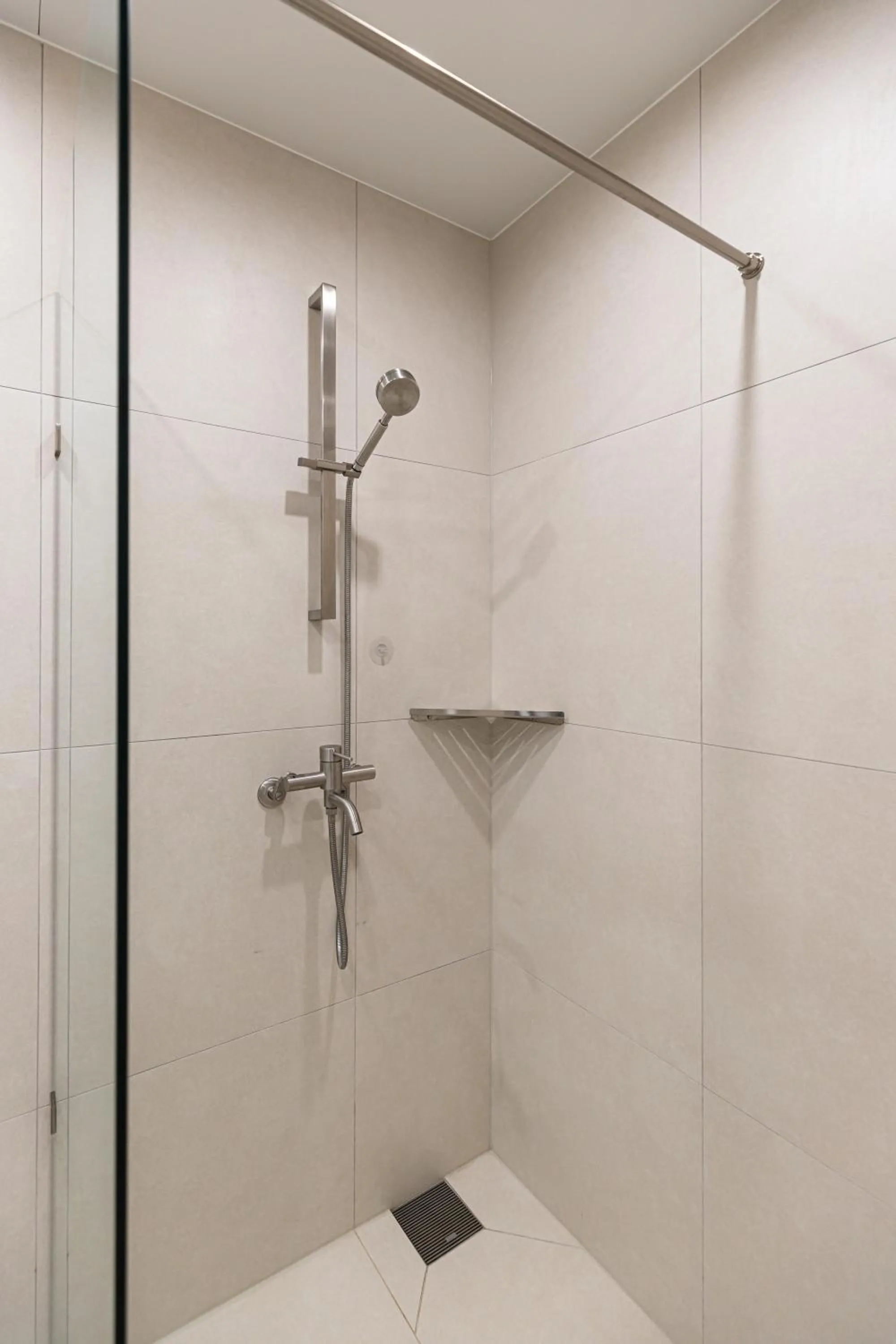 Shower in Hotel Modak Namdaemun