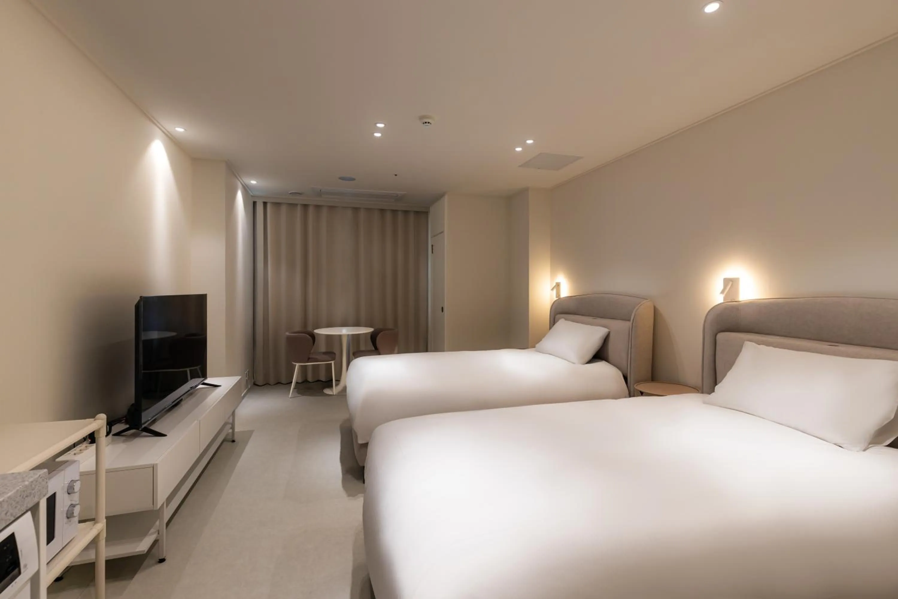 Decorative detail, Bed in Hotel Modak Namdaemun