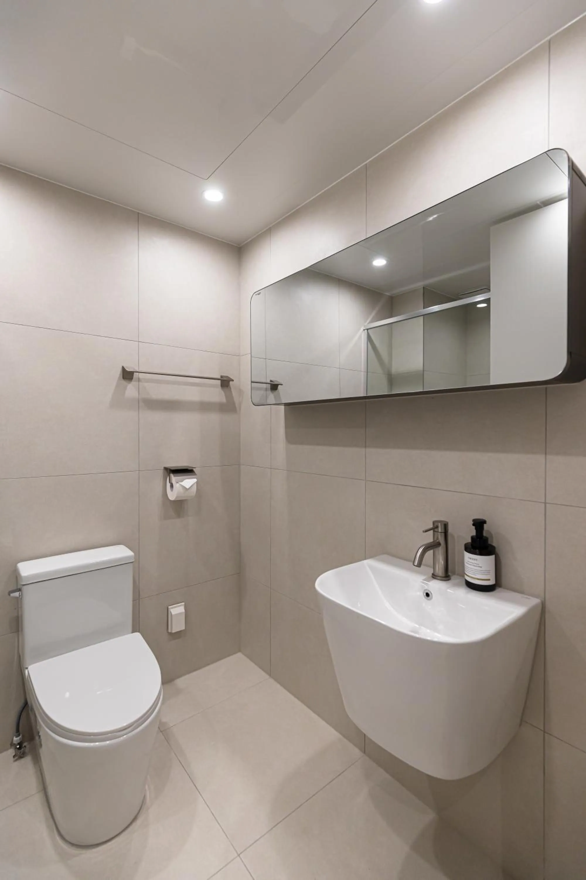 Toilet in Hotel Modak Namdaemun