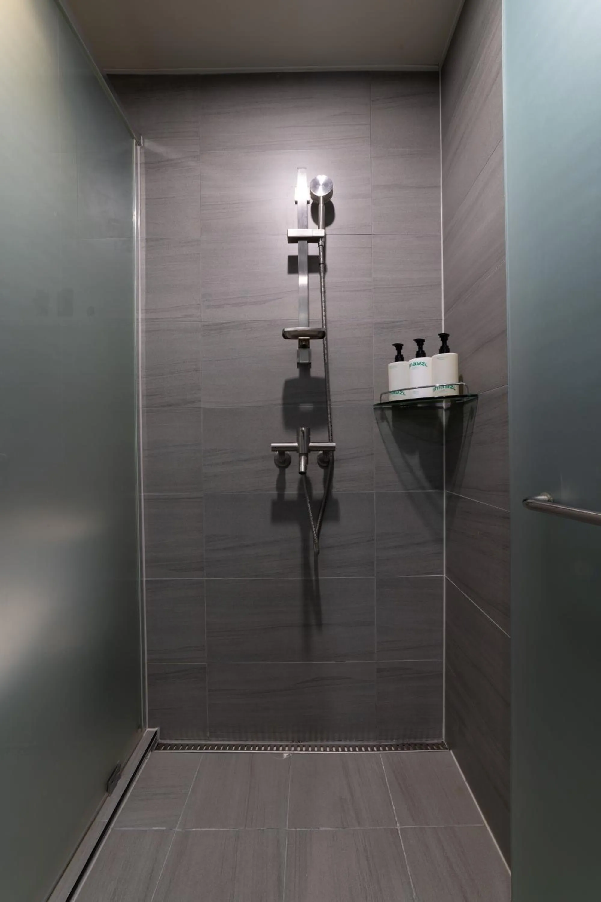 Shower in Hotel Modak Namdaemun