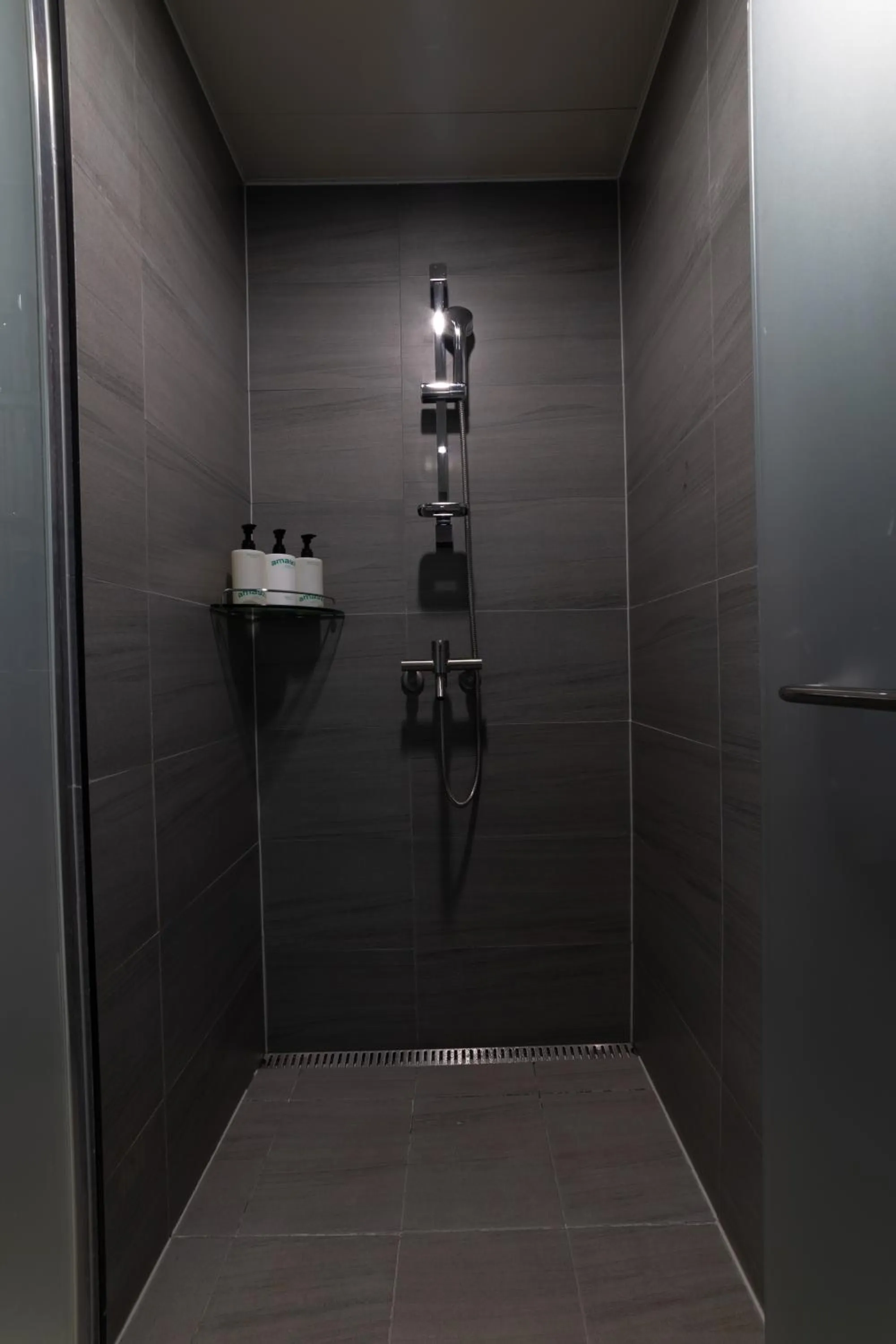 Shower in Hotel Modak Namdaemun