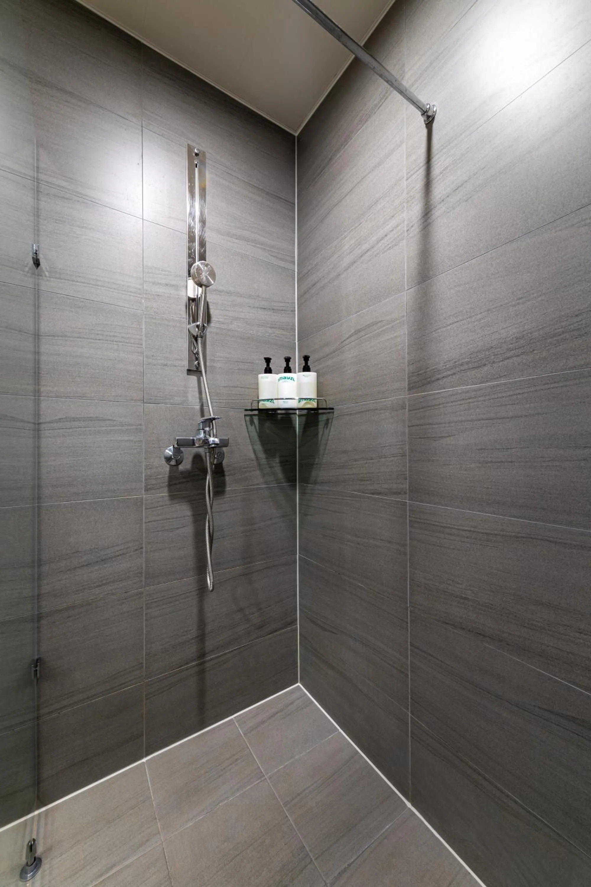 Shower in Hotel Modak Namdaemun