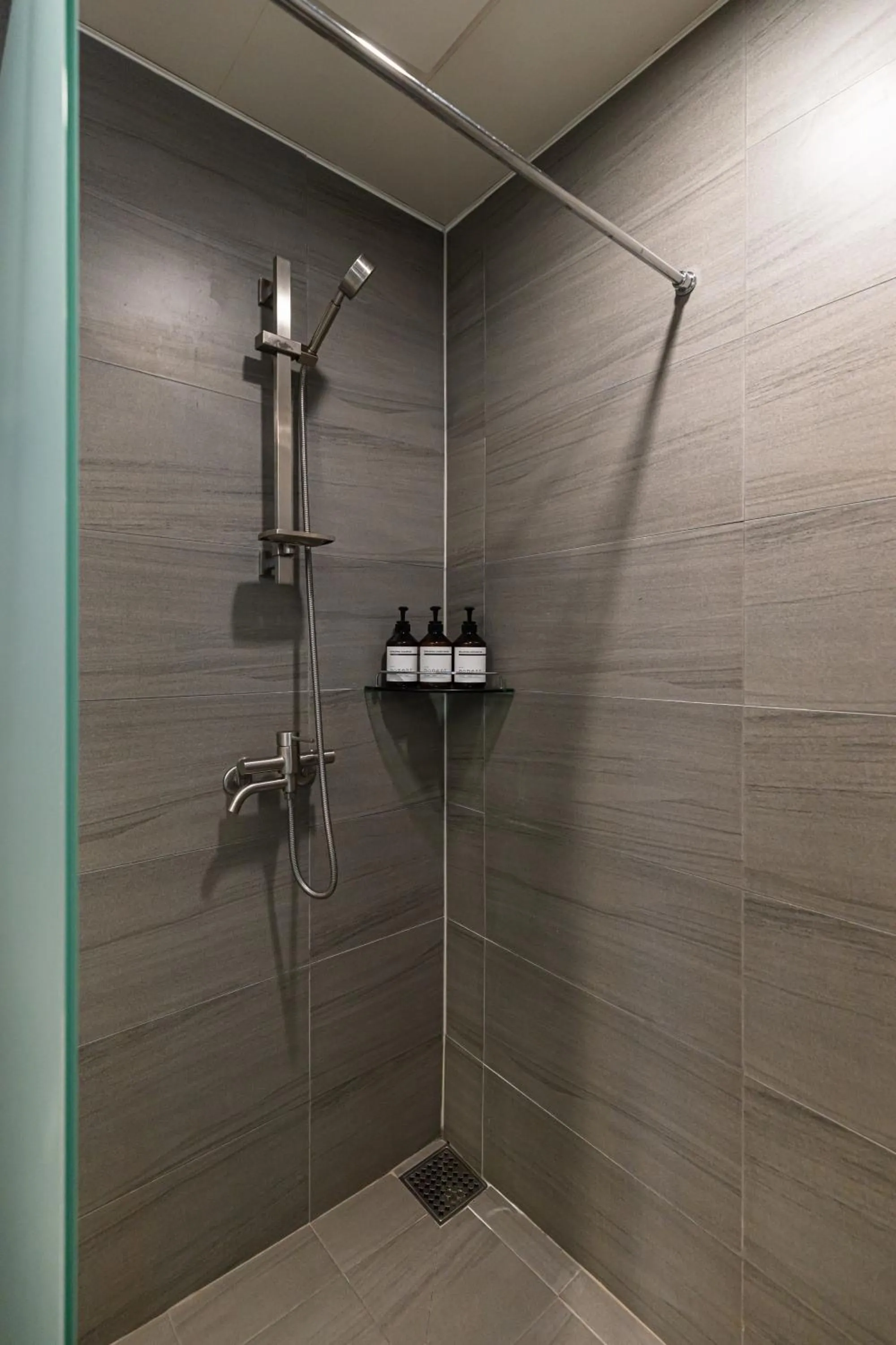 Shower in Hotel Modak Namdaemun