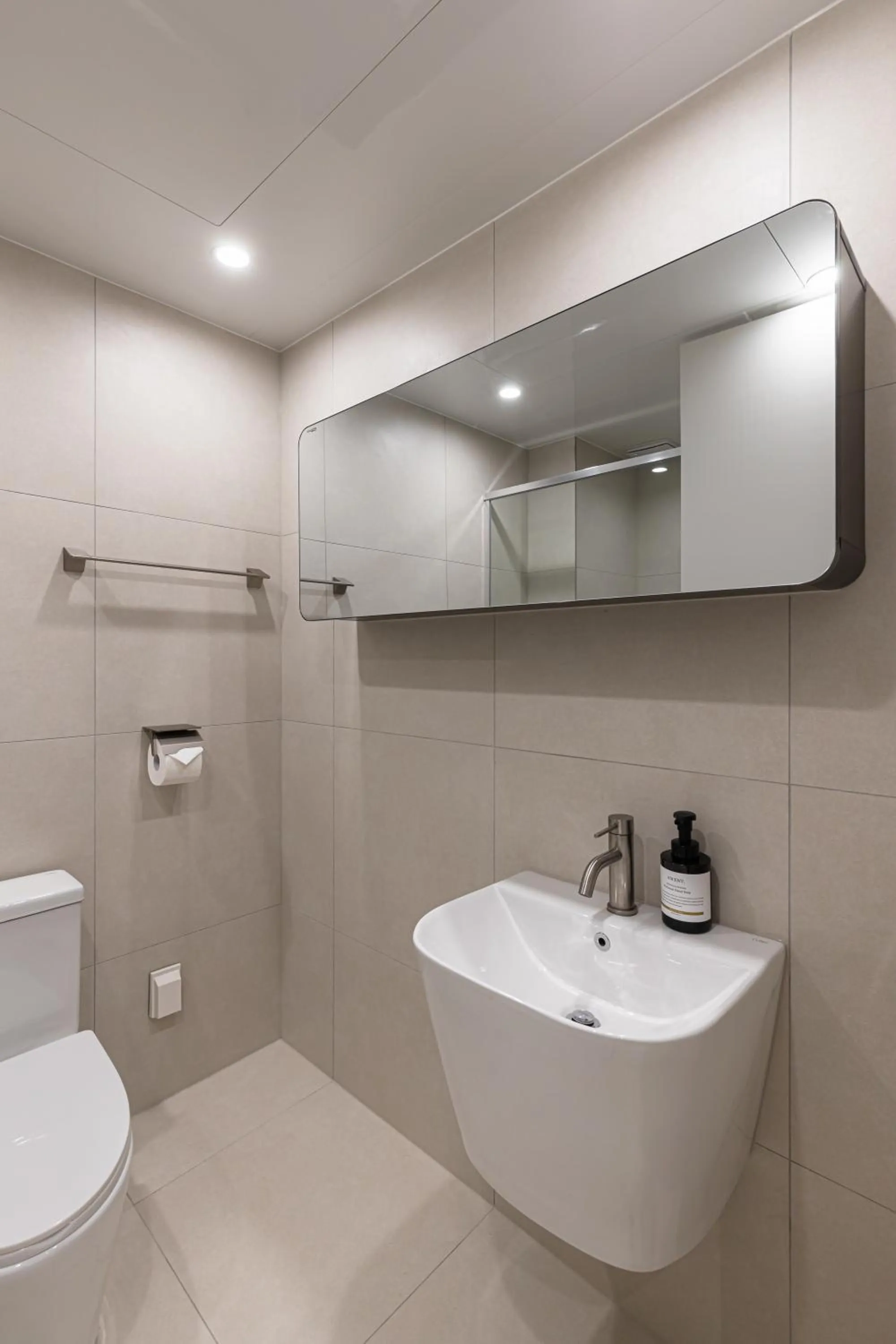 Toilet in Hotel Modak Namdaemun