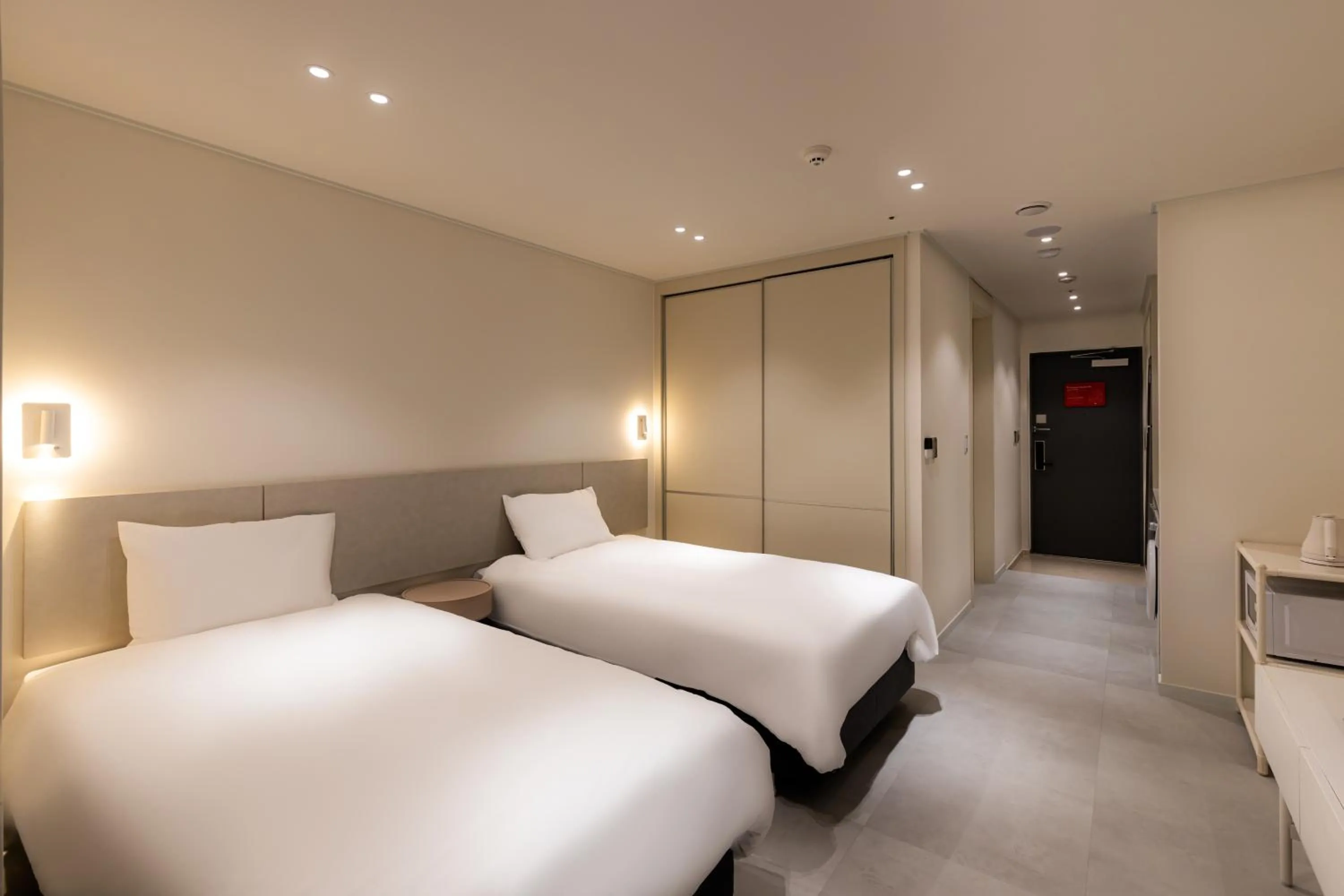 Decorative detail, Bed in Hotel Modak Namdaemun