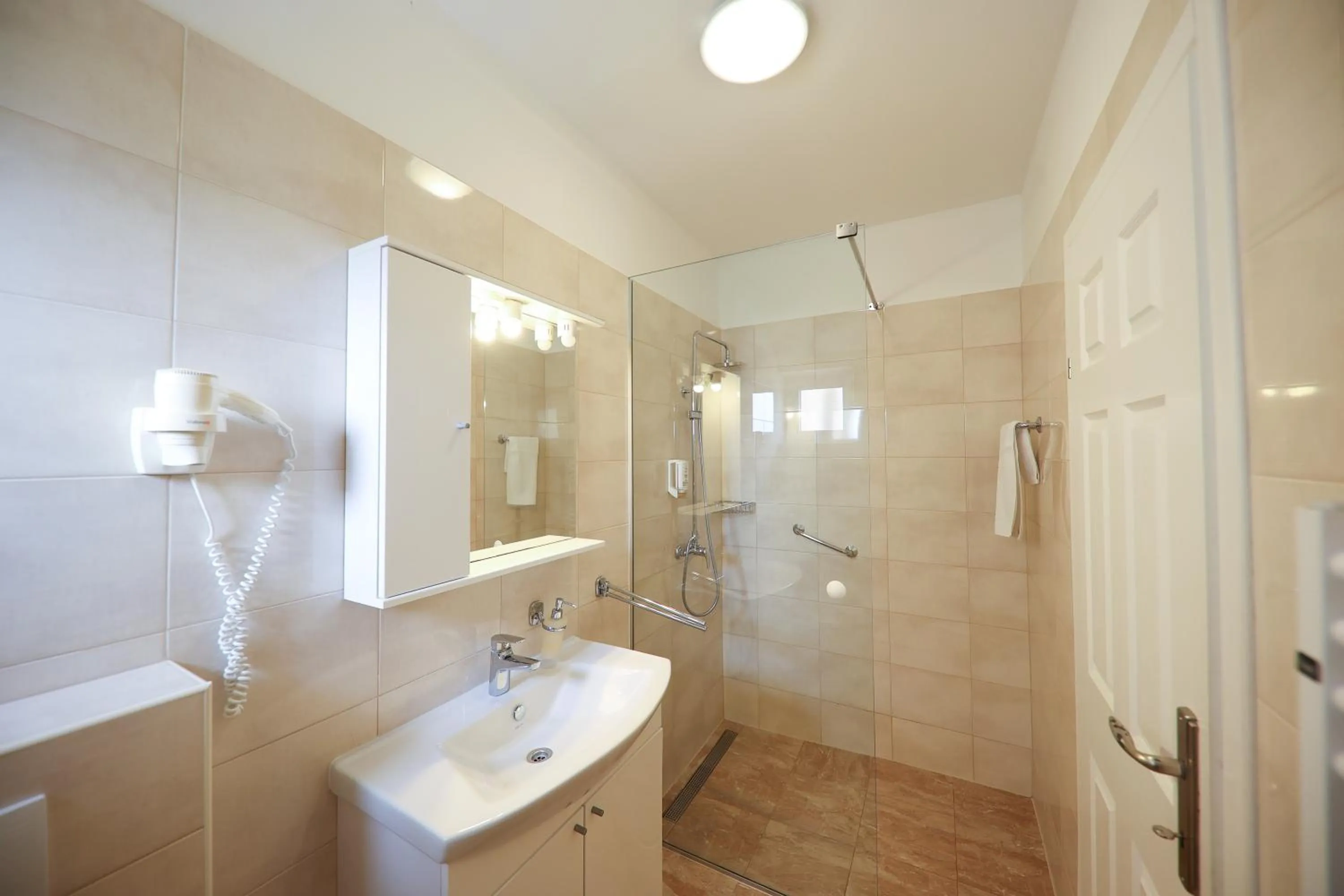 Bathroom in Hotel Murter