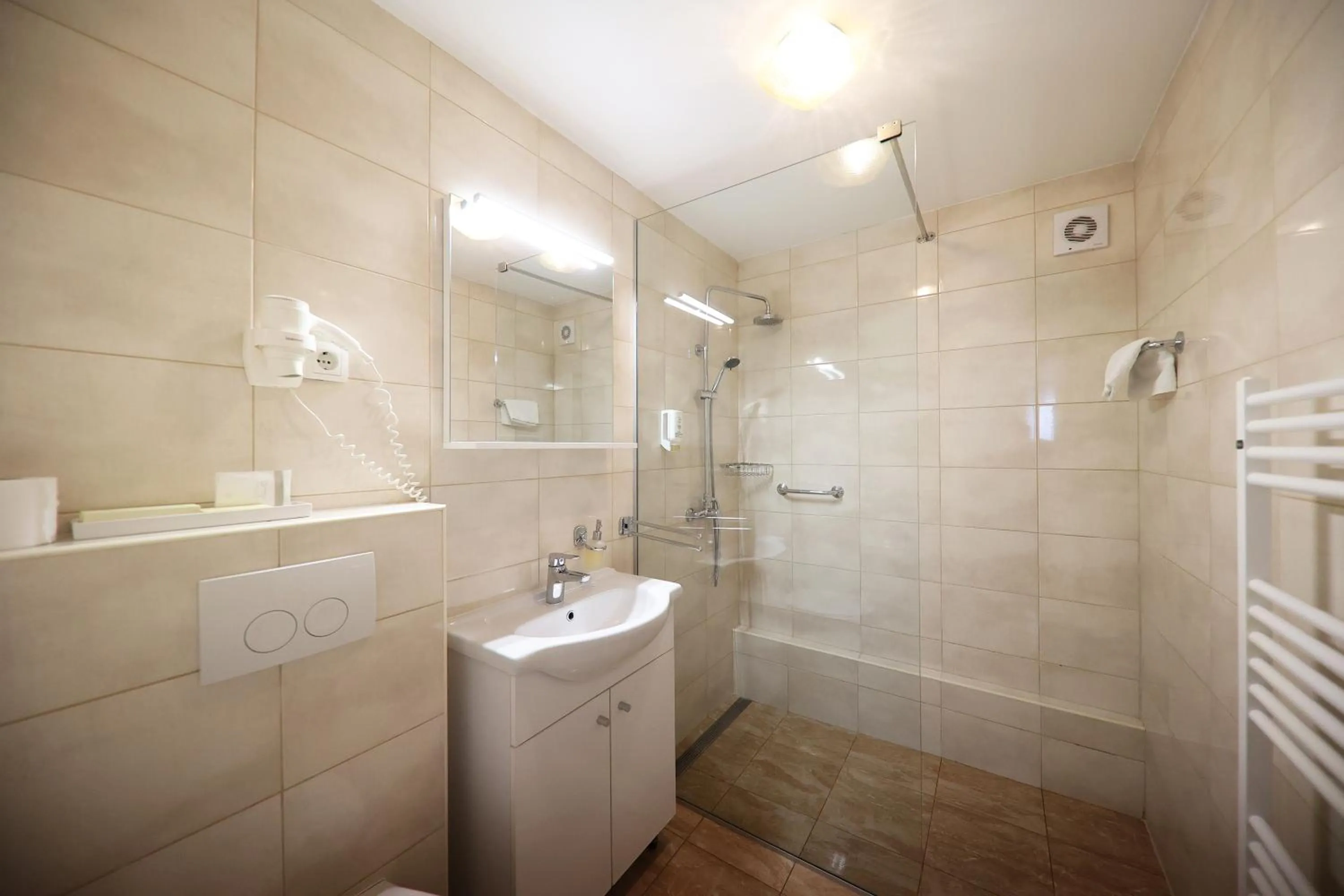 Bathroom in Hotel Murter