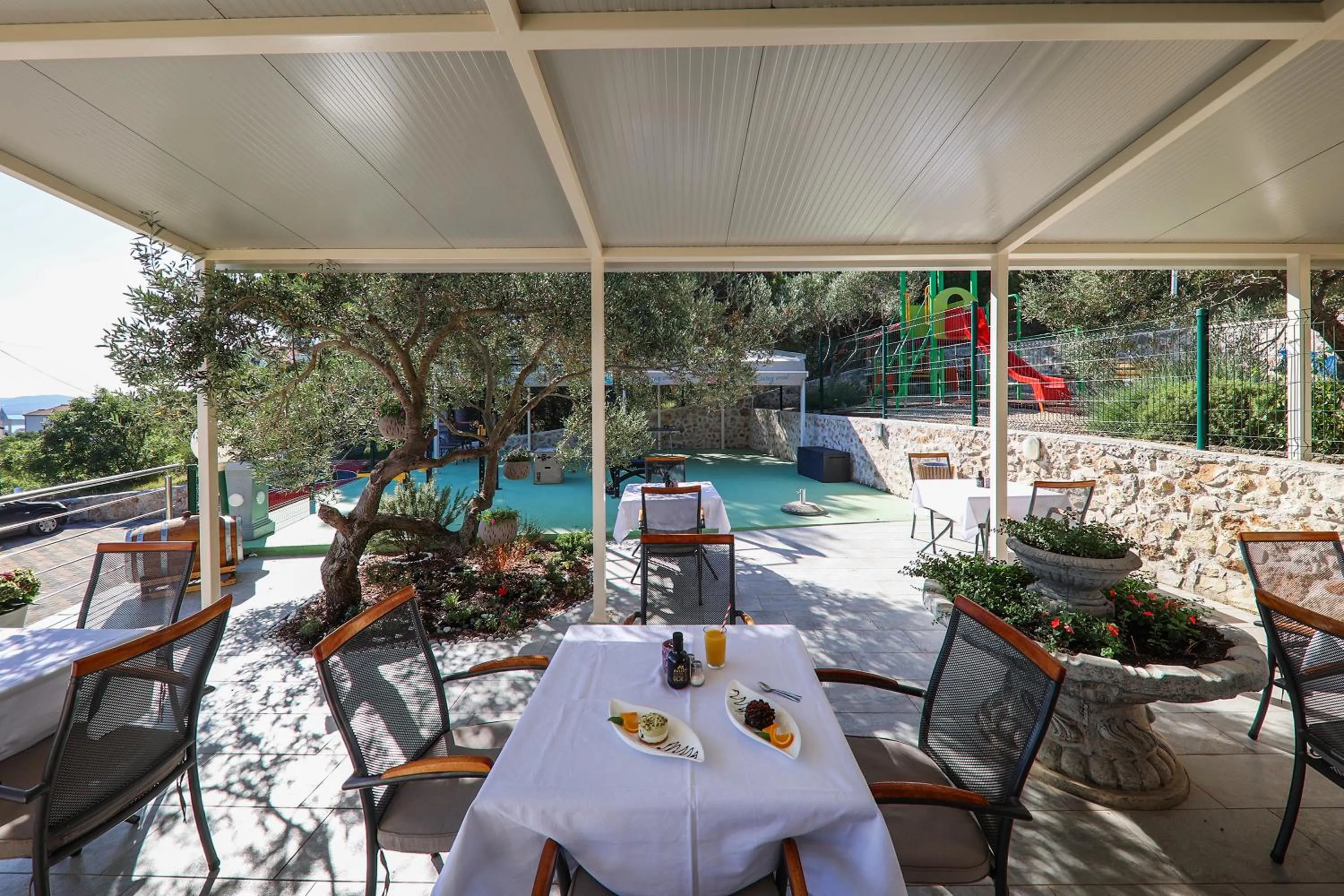 Restaurant/places to eat in Hotel Murter