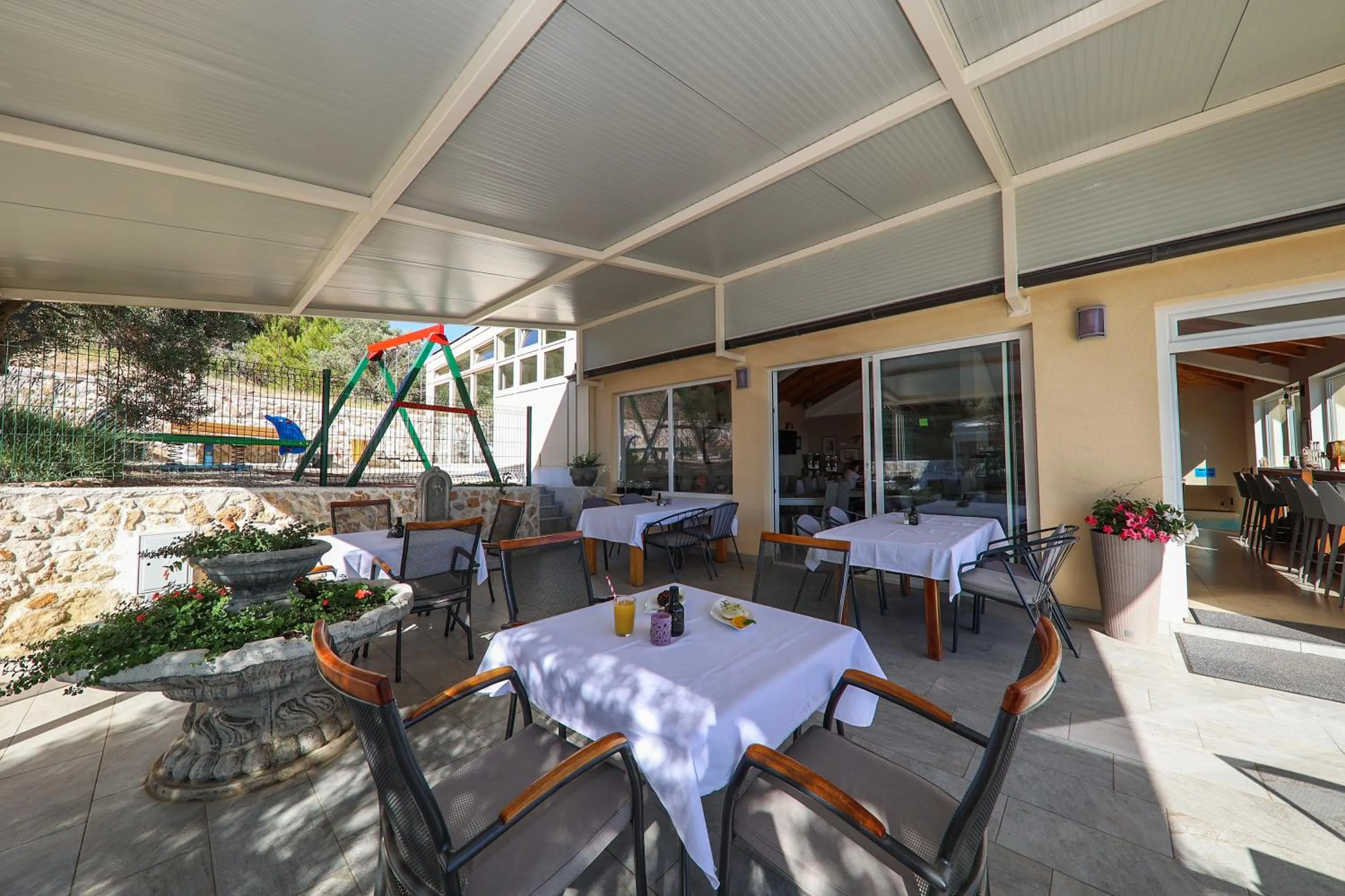 Restaurant/places to eat in Hotel Murter