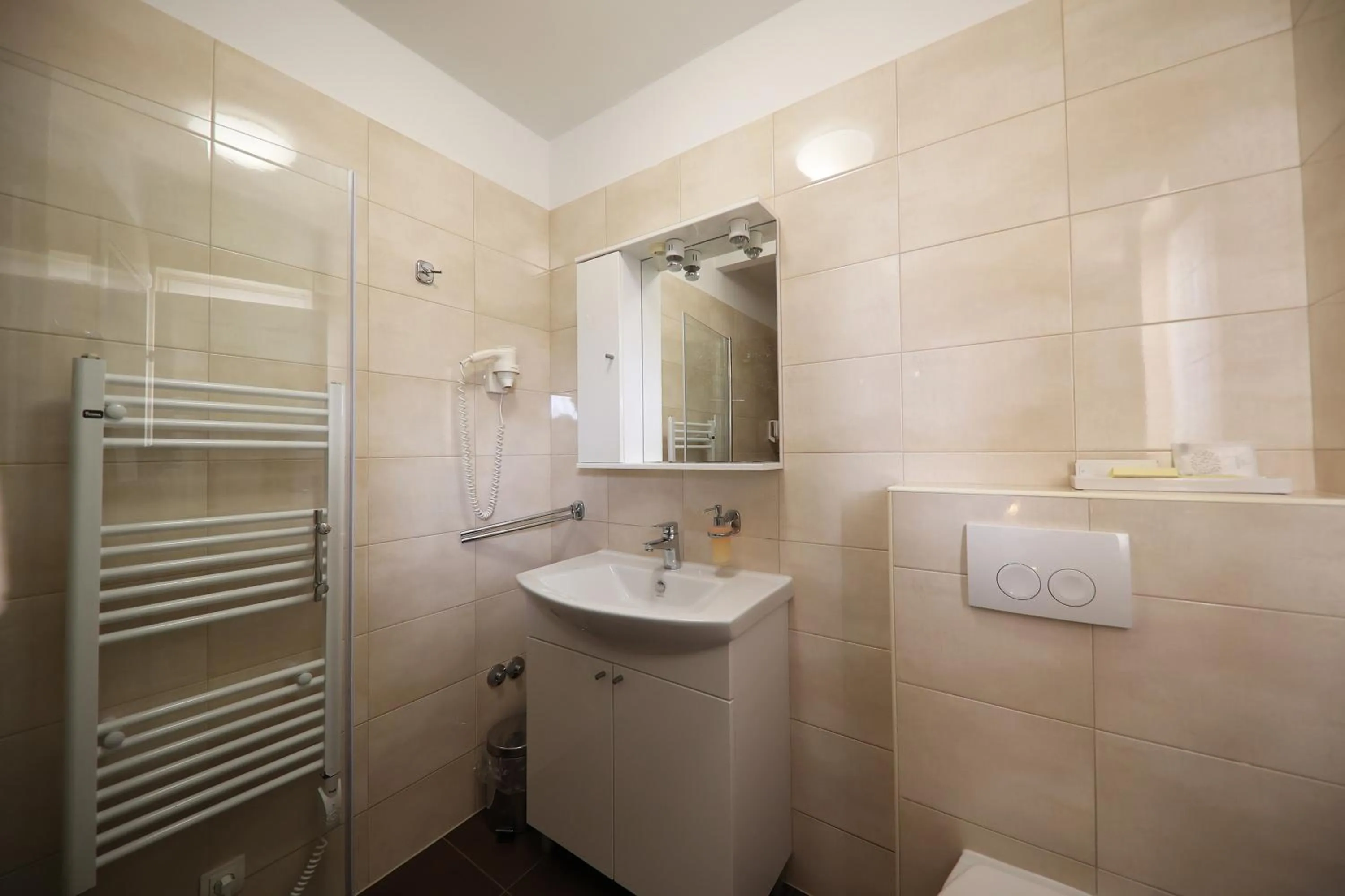 Bathroom in Hotel Murter