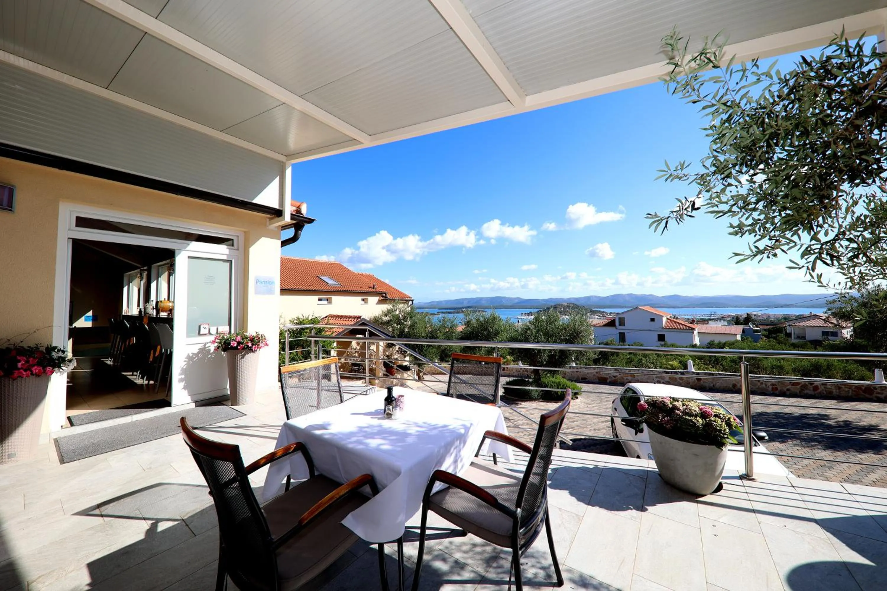 Restaurant/places to eat in Hotel Murter