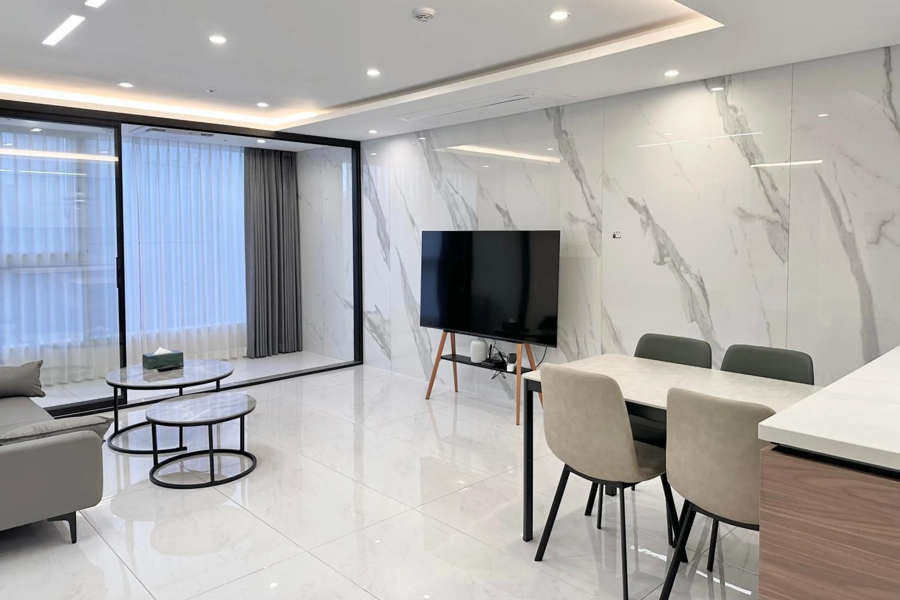 TV and multimedia in Zizel Suite Room Seocho
