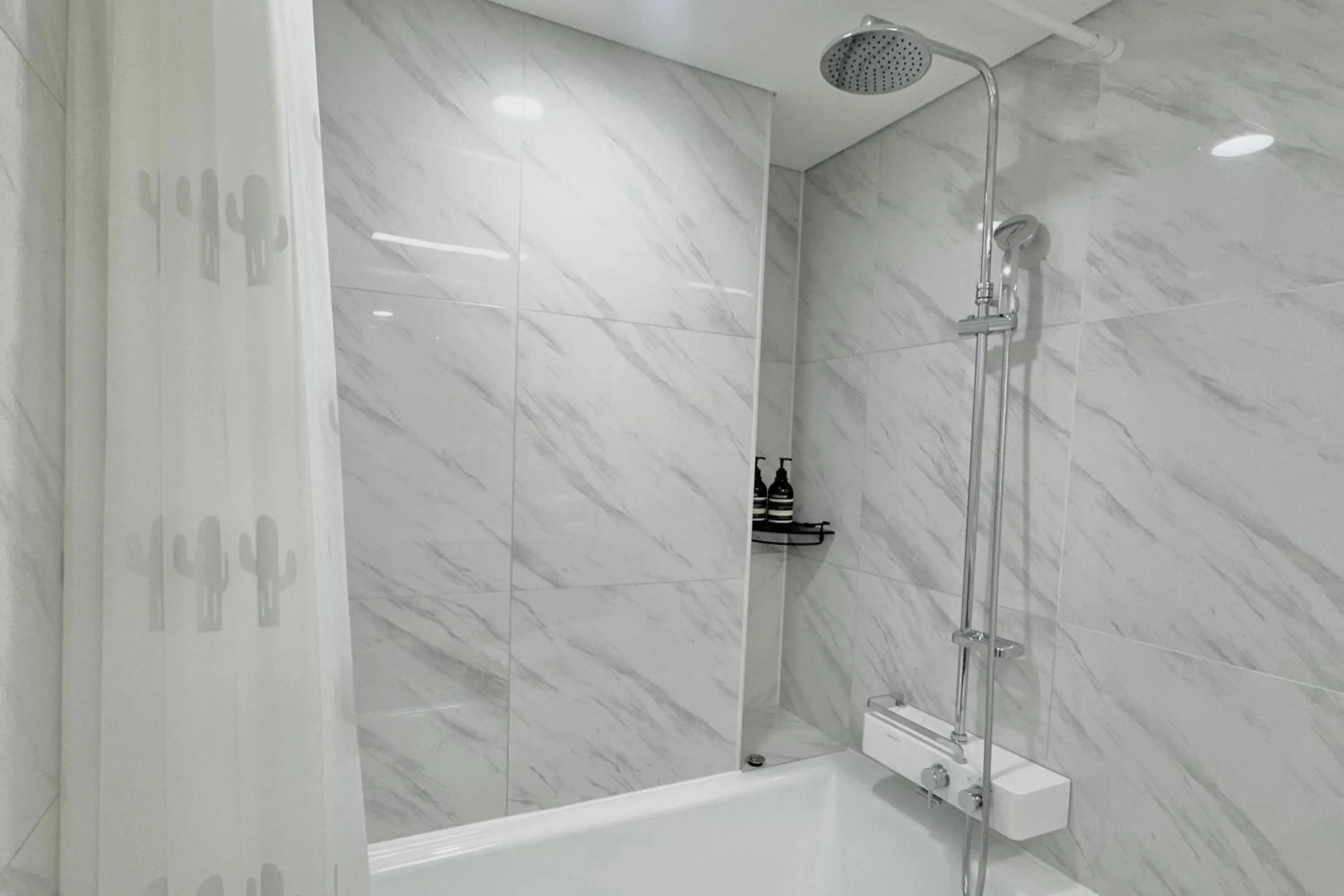 Shower in Zizel Suite Room Seocho