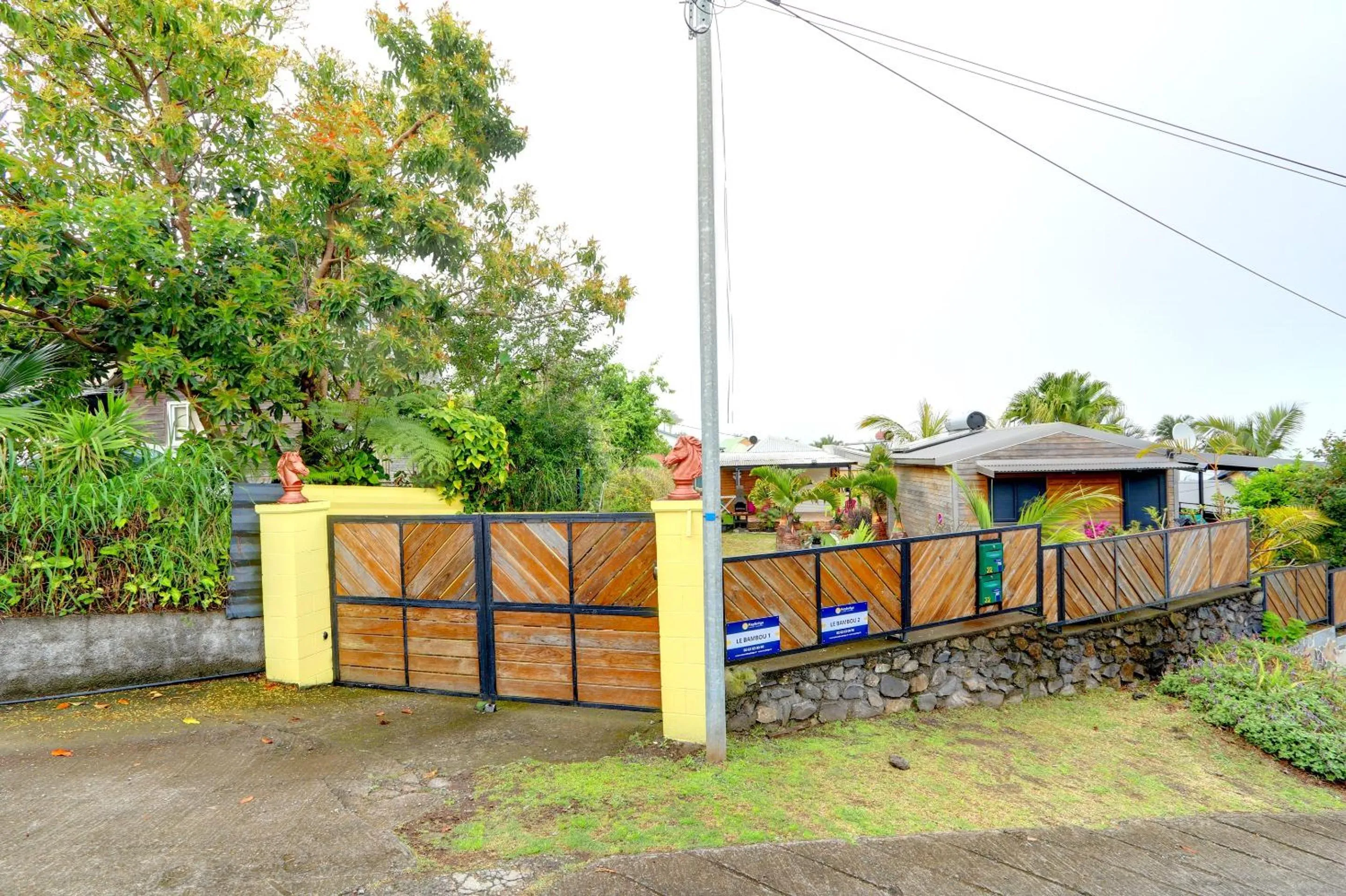 Quiet street view in Les Gites Le Bambou - 3 étoiles - Les Avirons
