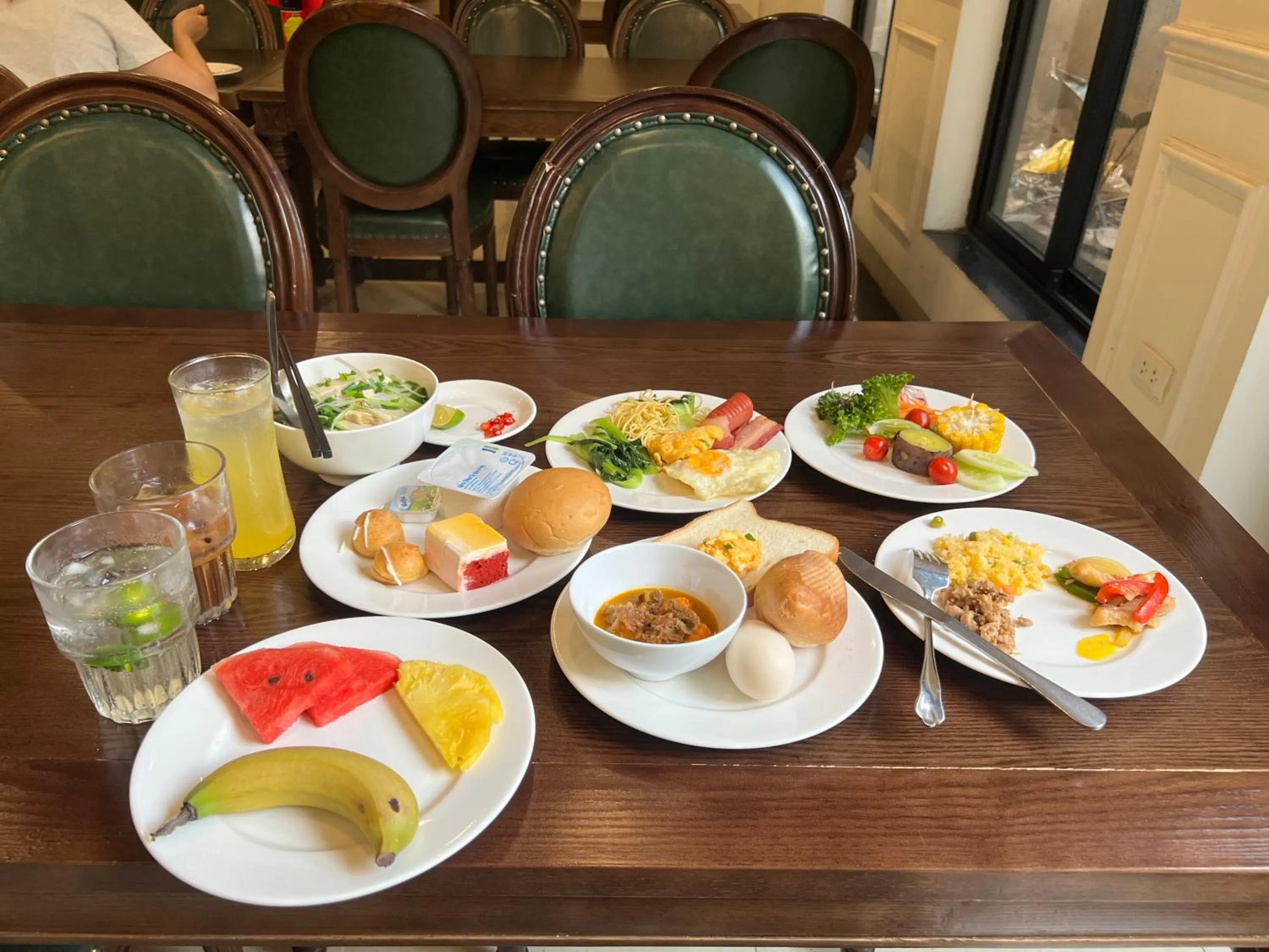 Breakfast in Paragon Noi Bai Pool And Best View Airport Hotel