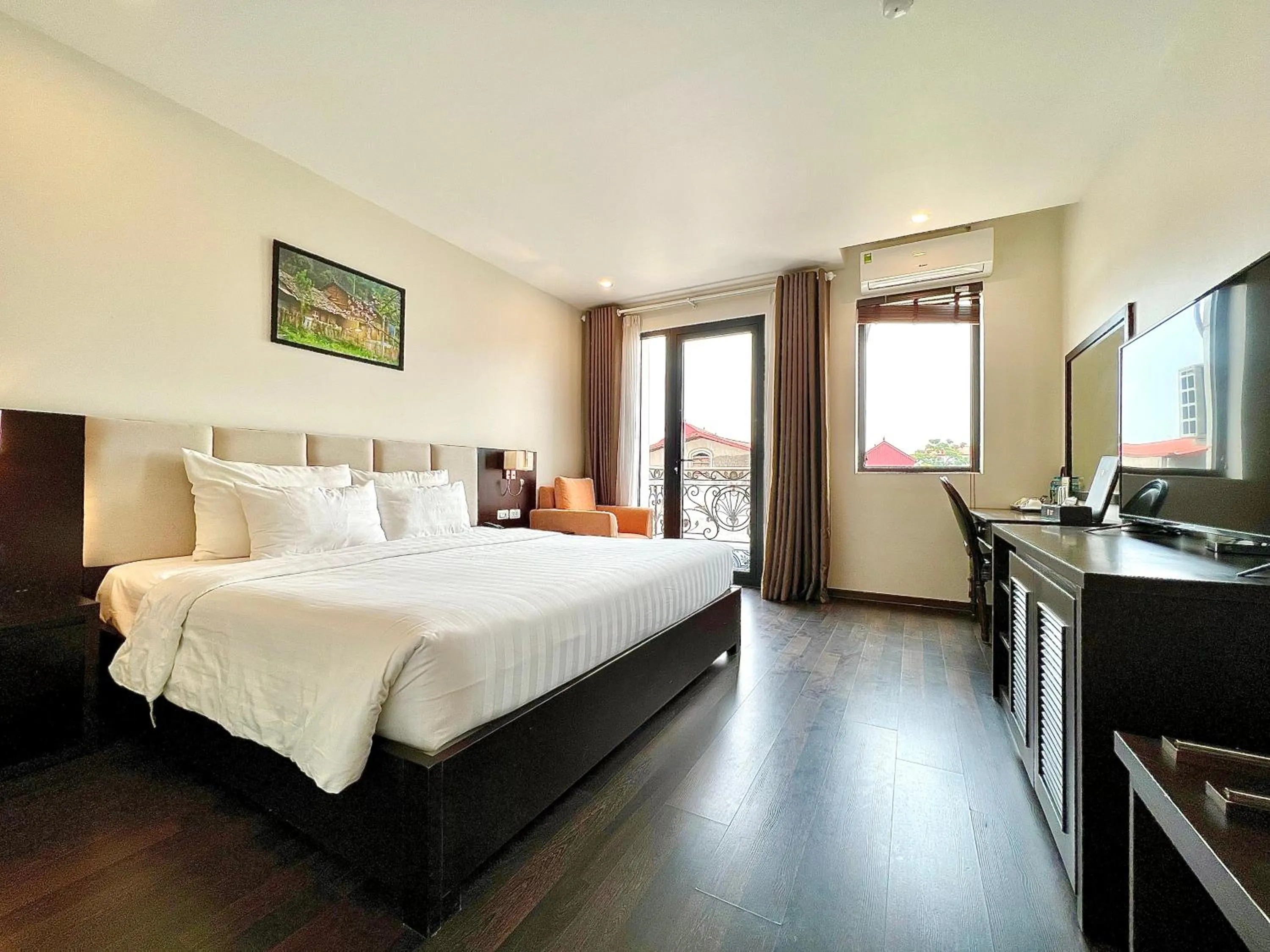 Bed in Paragon Noi Bai Pool And Best View Airport Hotel