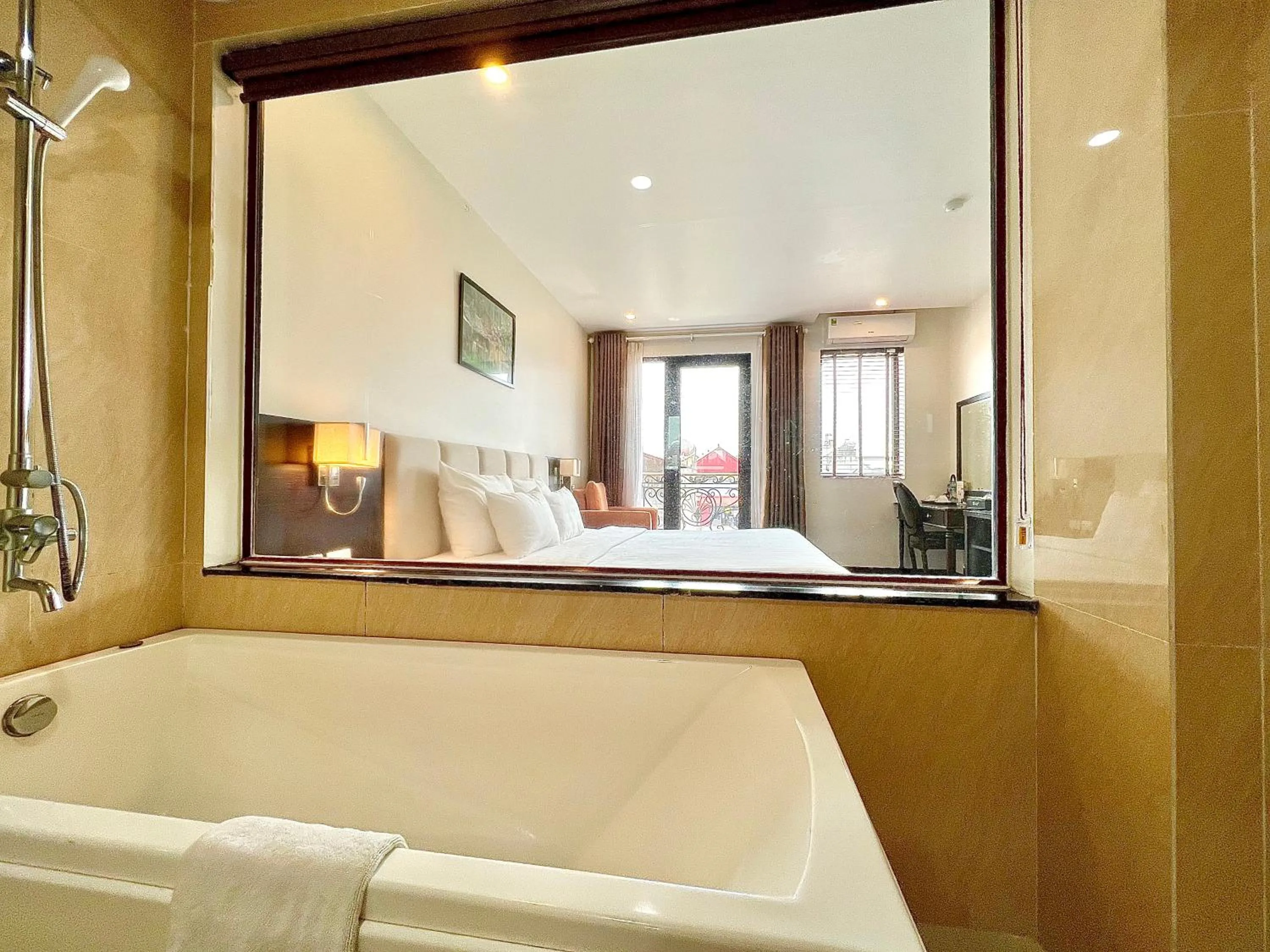 Bed in Paragon Noi Bai Pool And Best View Airport Hotel