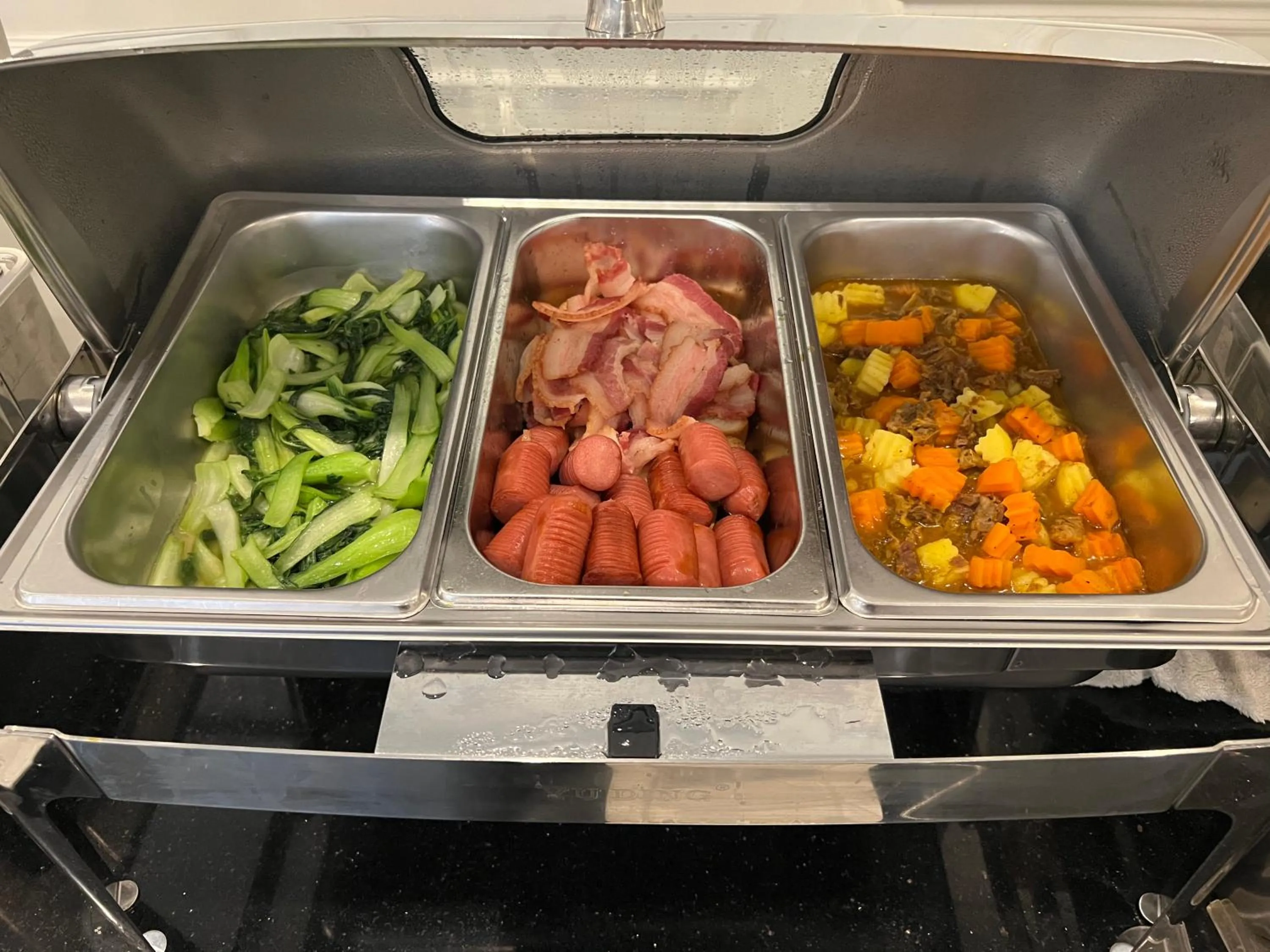 Buffet breakfast in Paragon Noi Bai Pool And Best View Airport Hotel