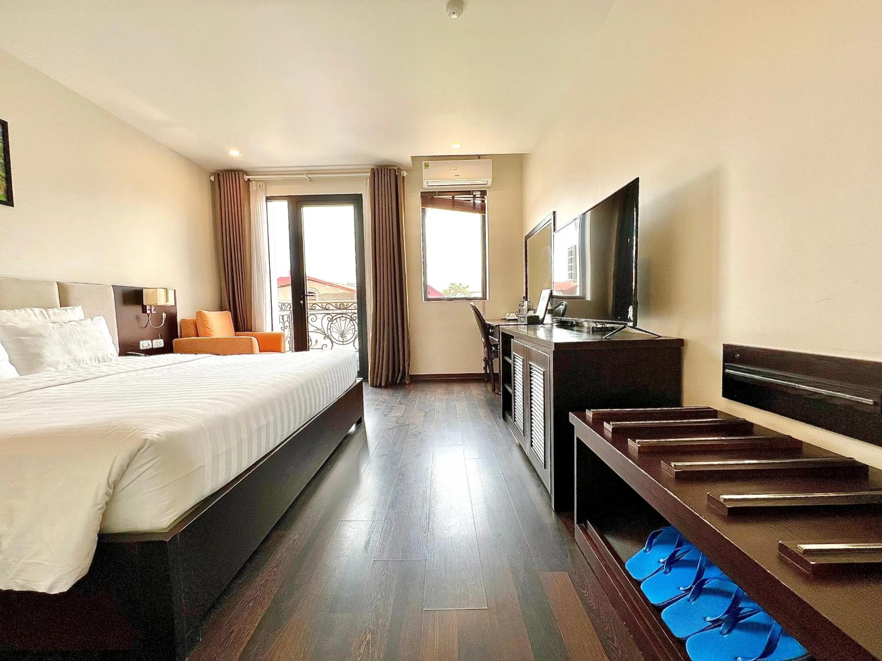 Bed in Paragon Noi Bai Pool And Best View Airport Hotel