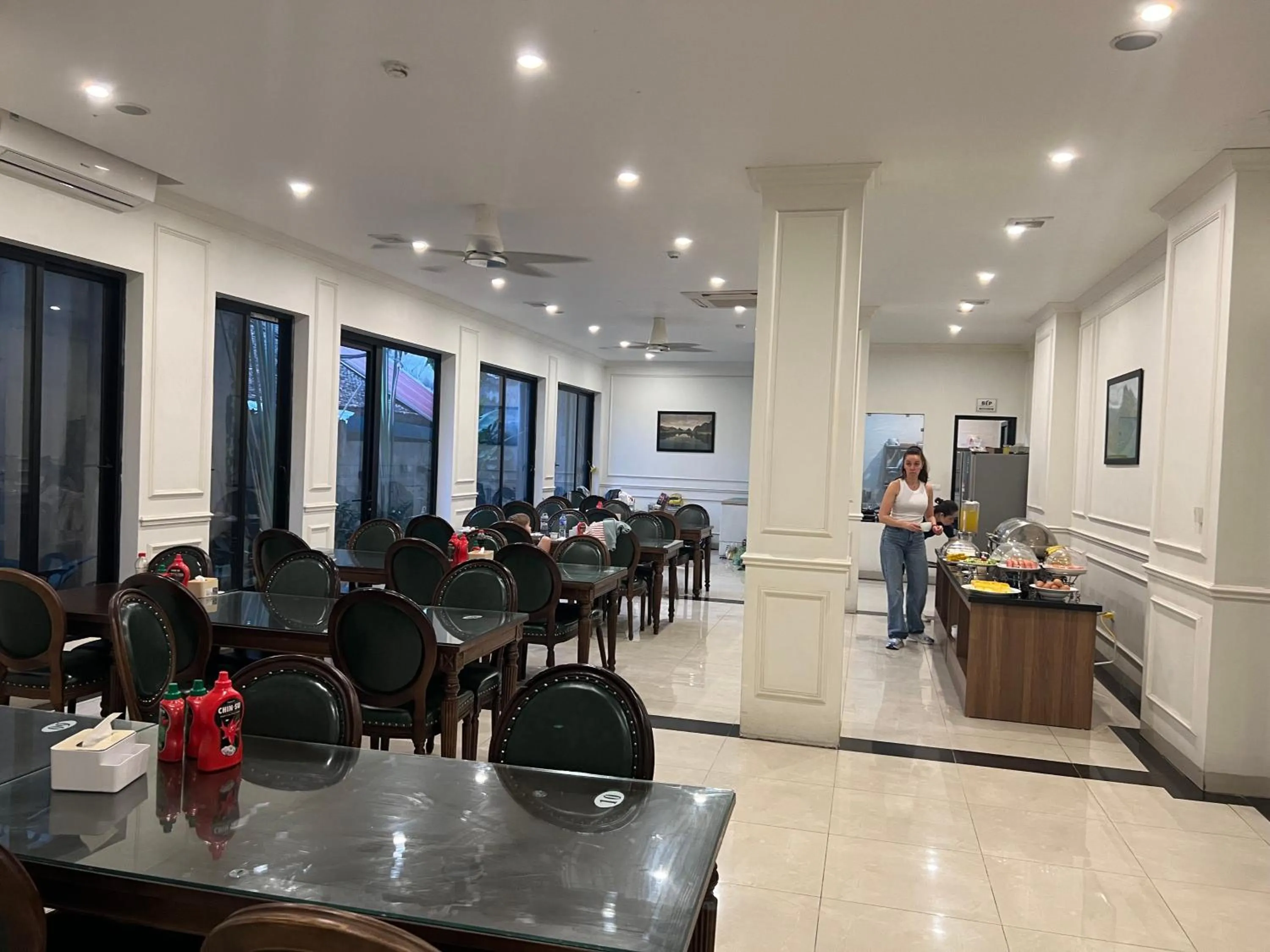 Restaurant/places to eat in Paragon Noi Bai Pool And Best View Airport Hotel