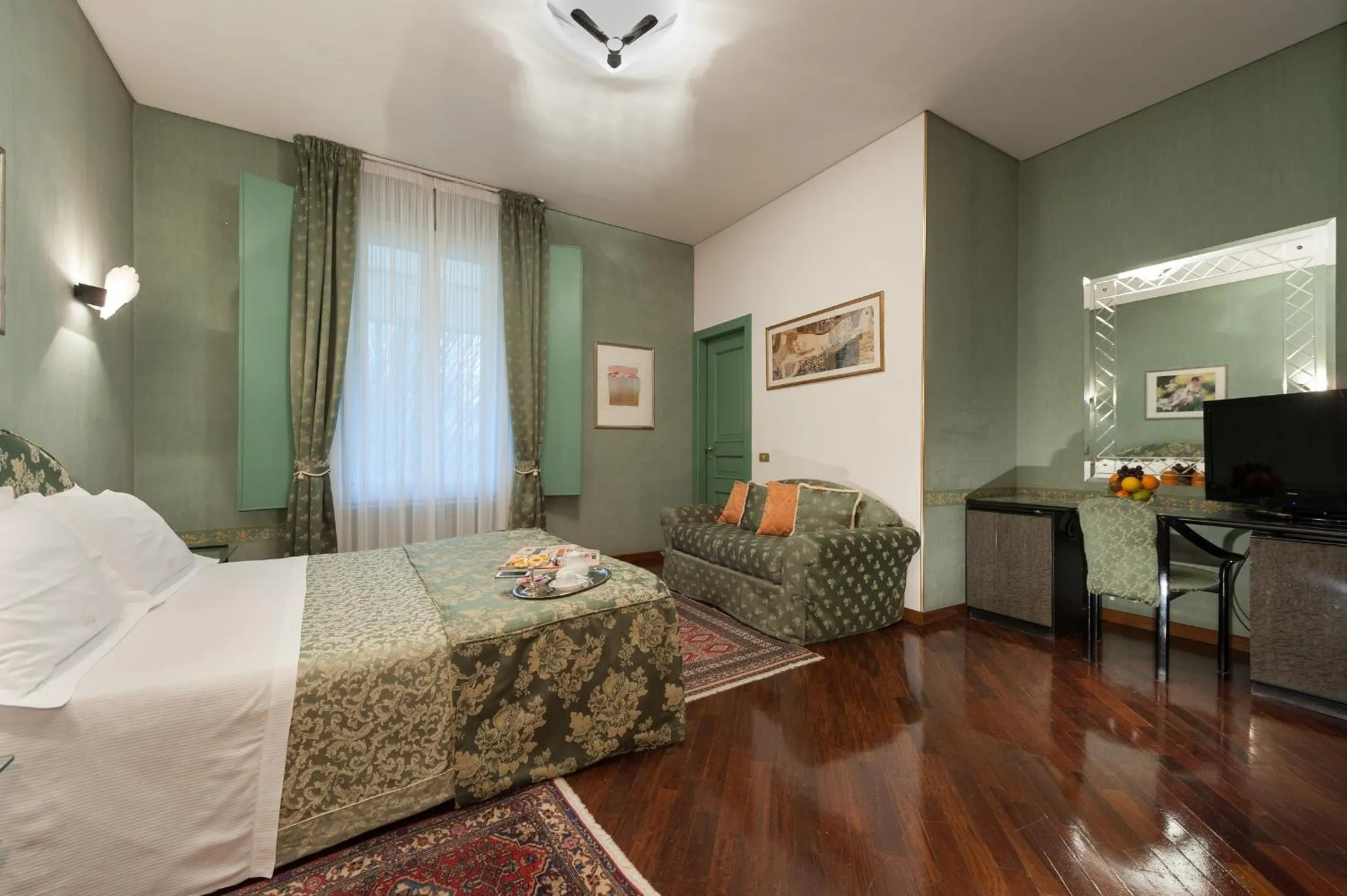 Photo of the whole room, Bed in Hotel Villa Giulia