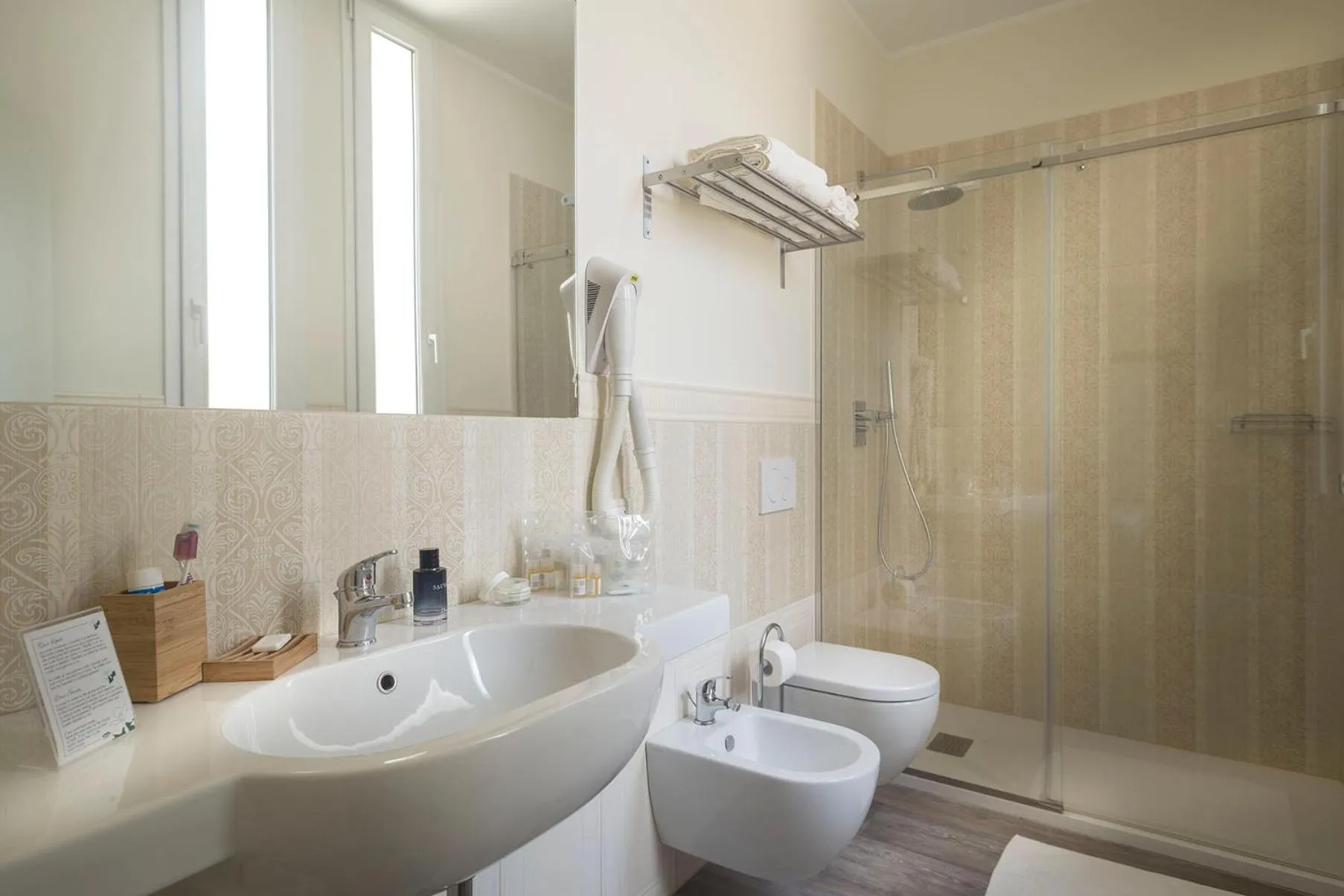 Shower in Hotel Lido