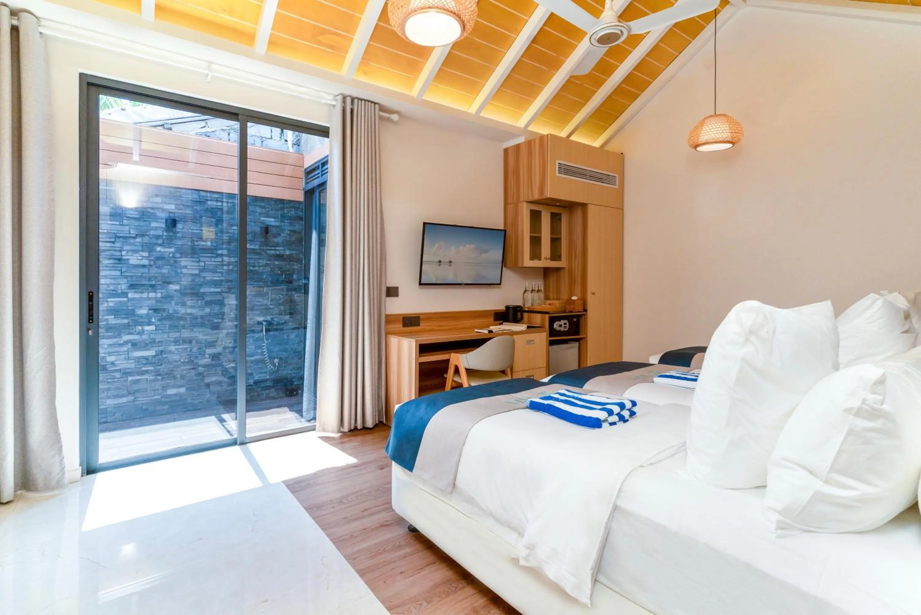 Bed in ARIA Beach, Ukulhas