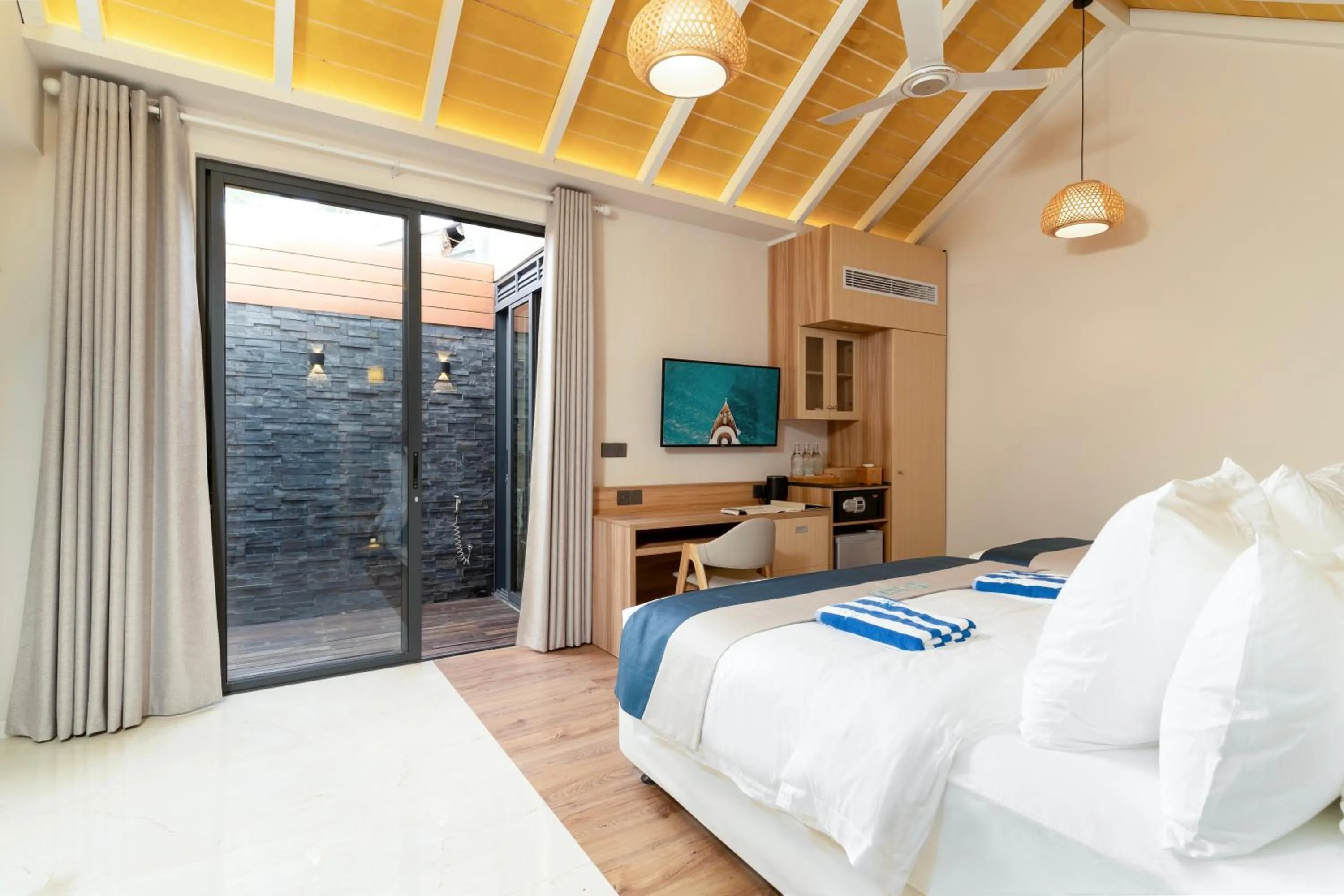 Bed in ARIA Beach, Ukulhas