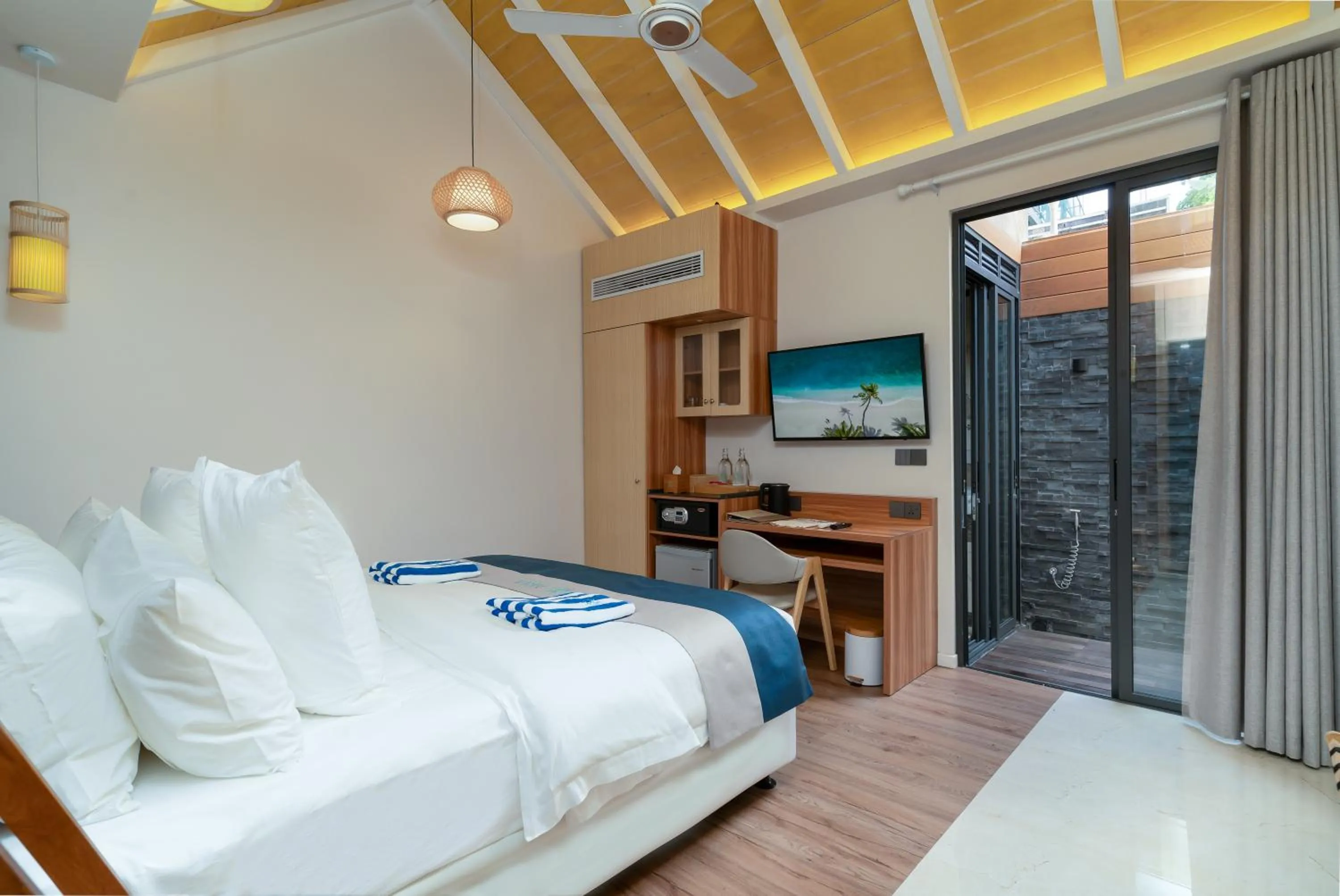 Bed in ARIA Beach, Ukulhas