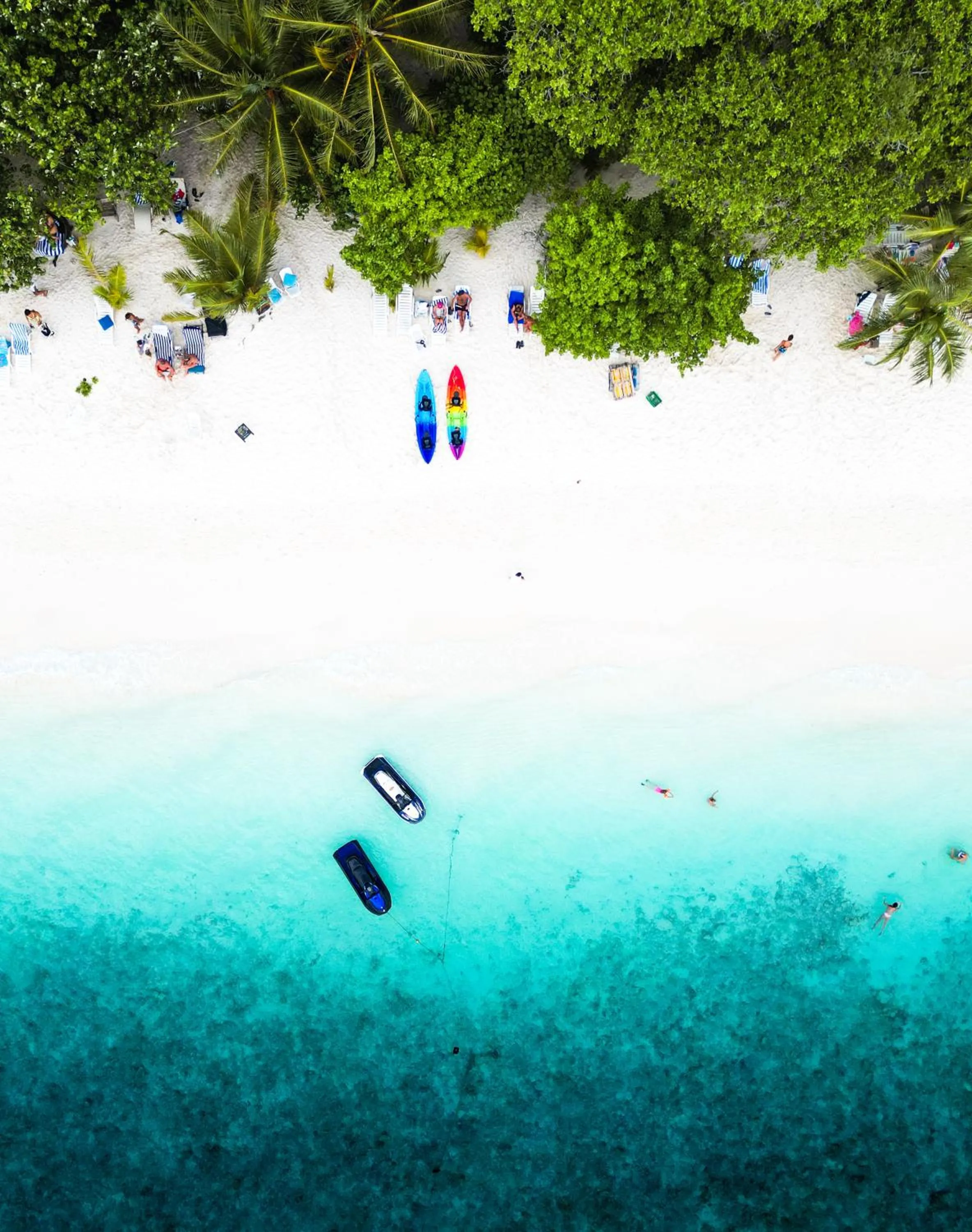 People in ARIA Beach, Ukulhas