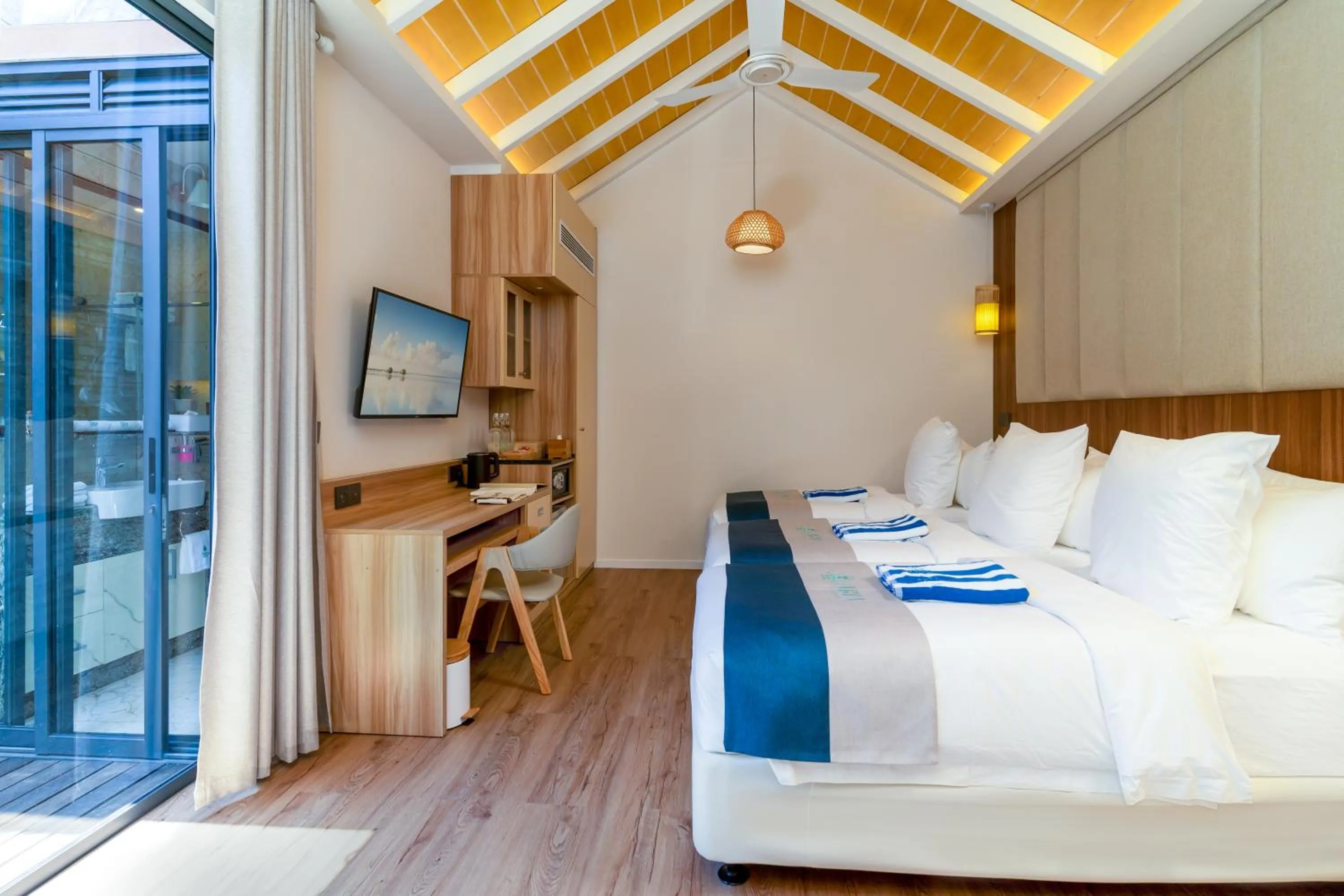 Bed in ARIA Beach, Ukulhas