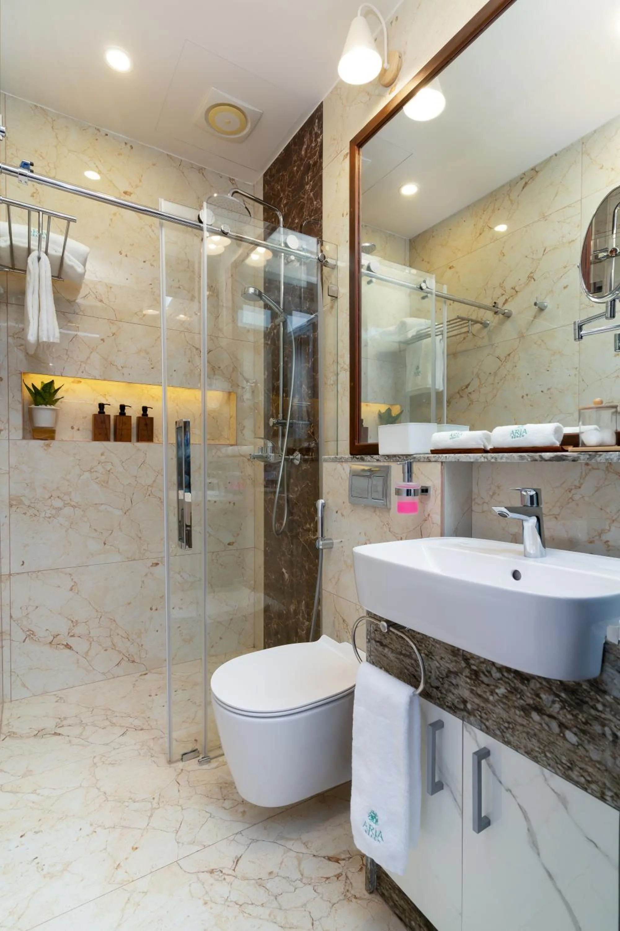 Shower in ARIA Beach, Ukulhas